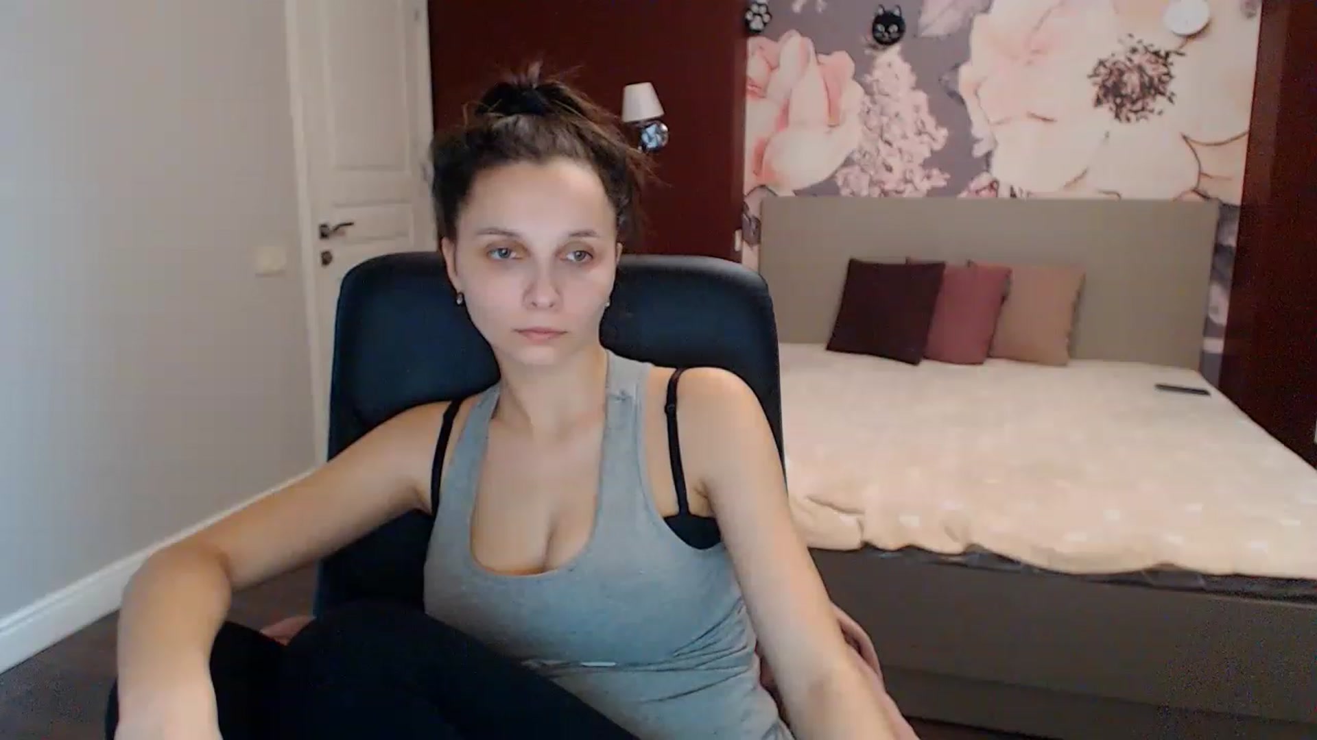 Gallery image thumbnail from Karina_Mils's myfreecams stream on, 01/17/2023, 08:00 image 16 of 20