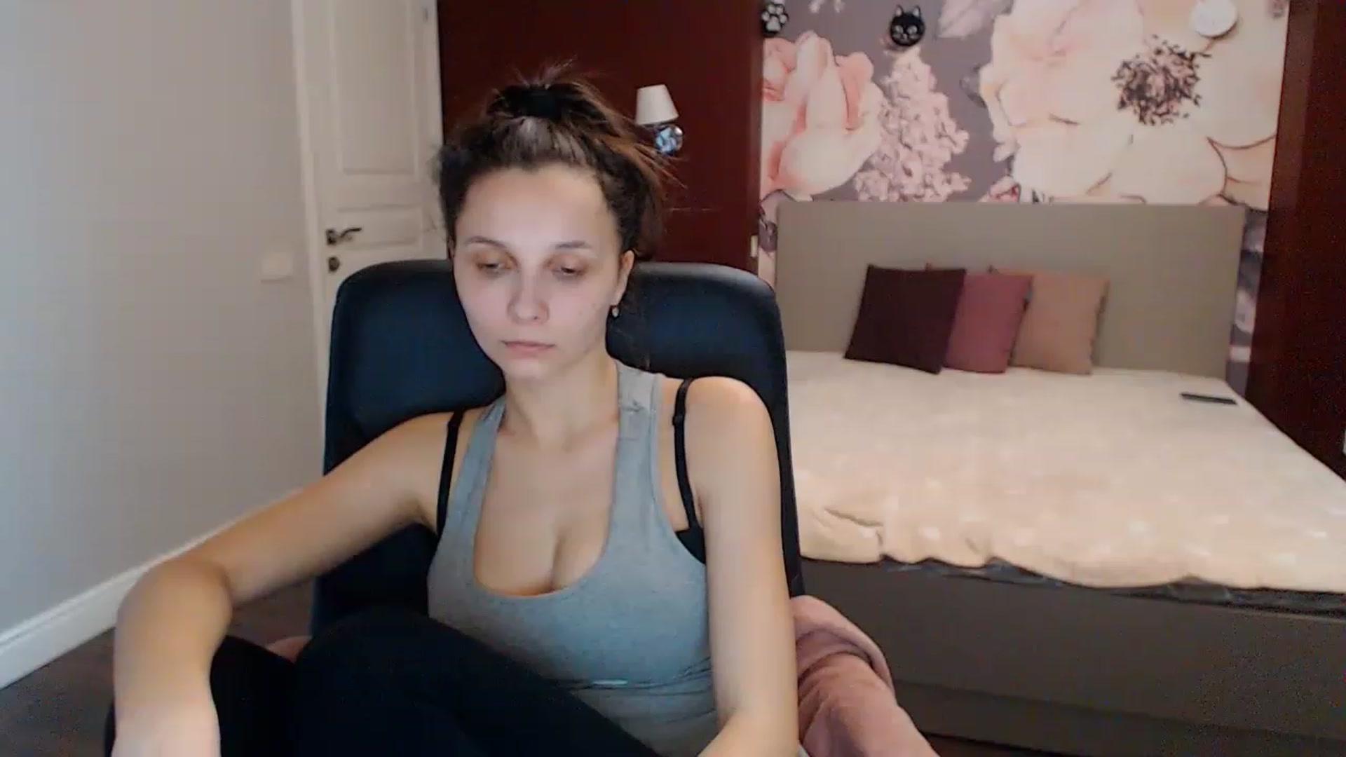 Gallery image thumbnail from Karina_Mils's myfreecams stream on, 01/17/2023, 08:00 image 14 of 20