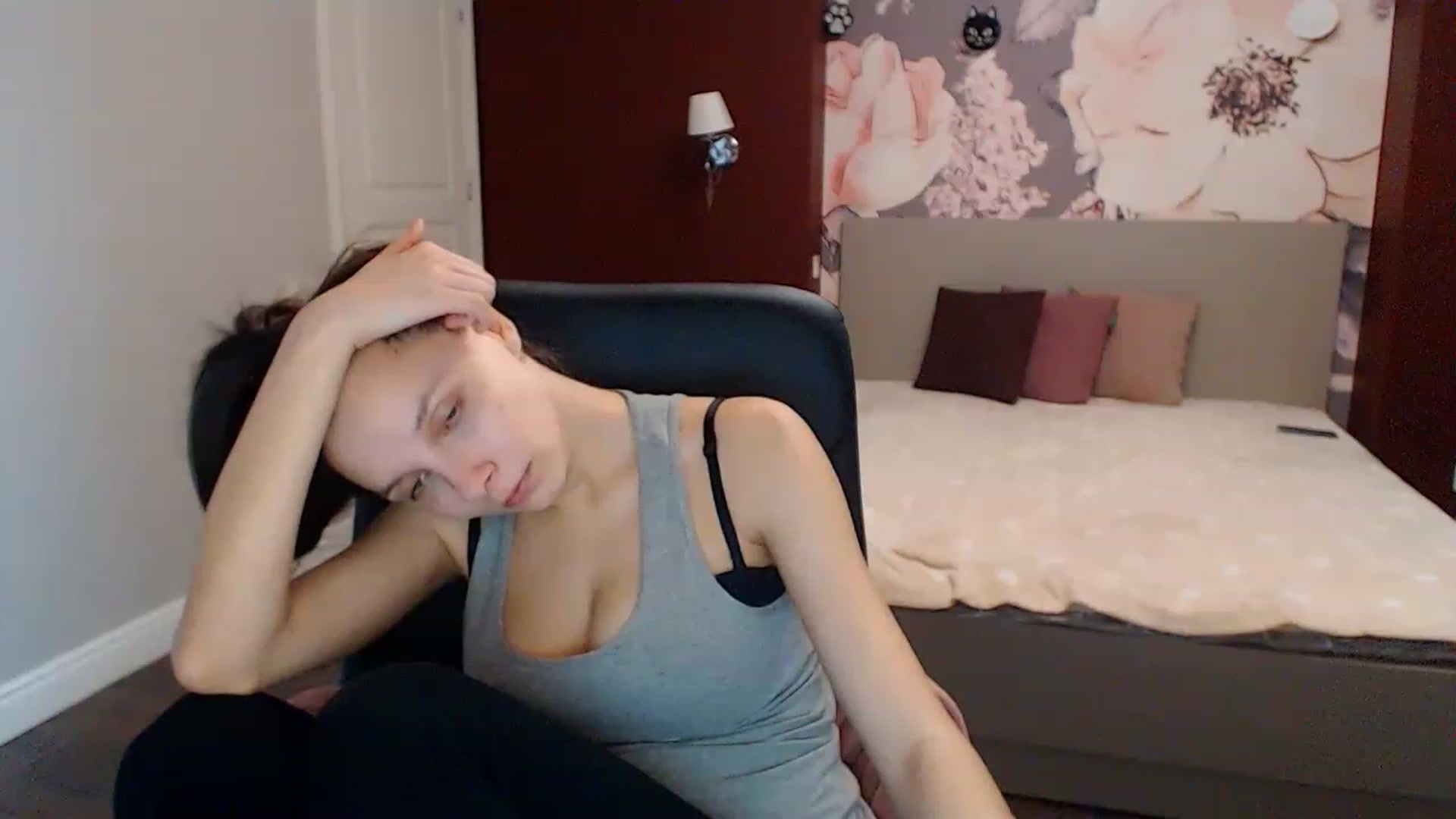 Gallery image thumbnail from Karina_Mils's myfreecams stream on, 01/17/2023, 08:00 image 15 of 20