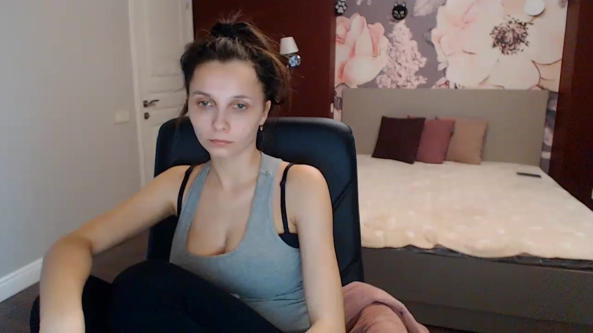 Gallery image thumbnail from Karina_Mils's myfreecams stream on, 01/17/2023, 08:26 image 17 of 20