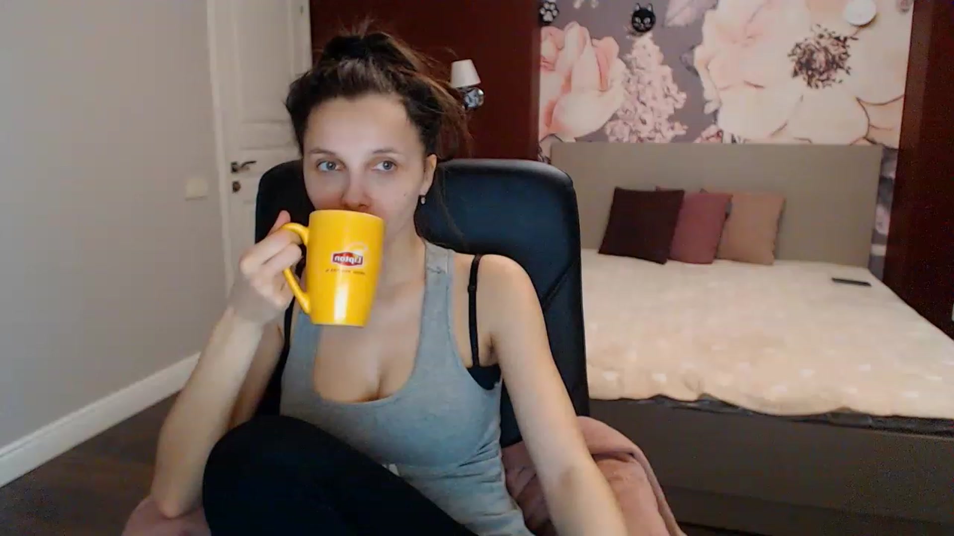 Gallery image thumbnail from Karina_Mils's myfreecams stream on, 01/17/2023, 08:26 image 7 of 20