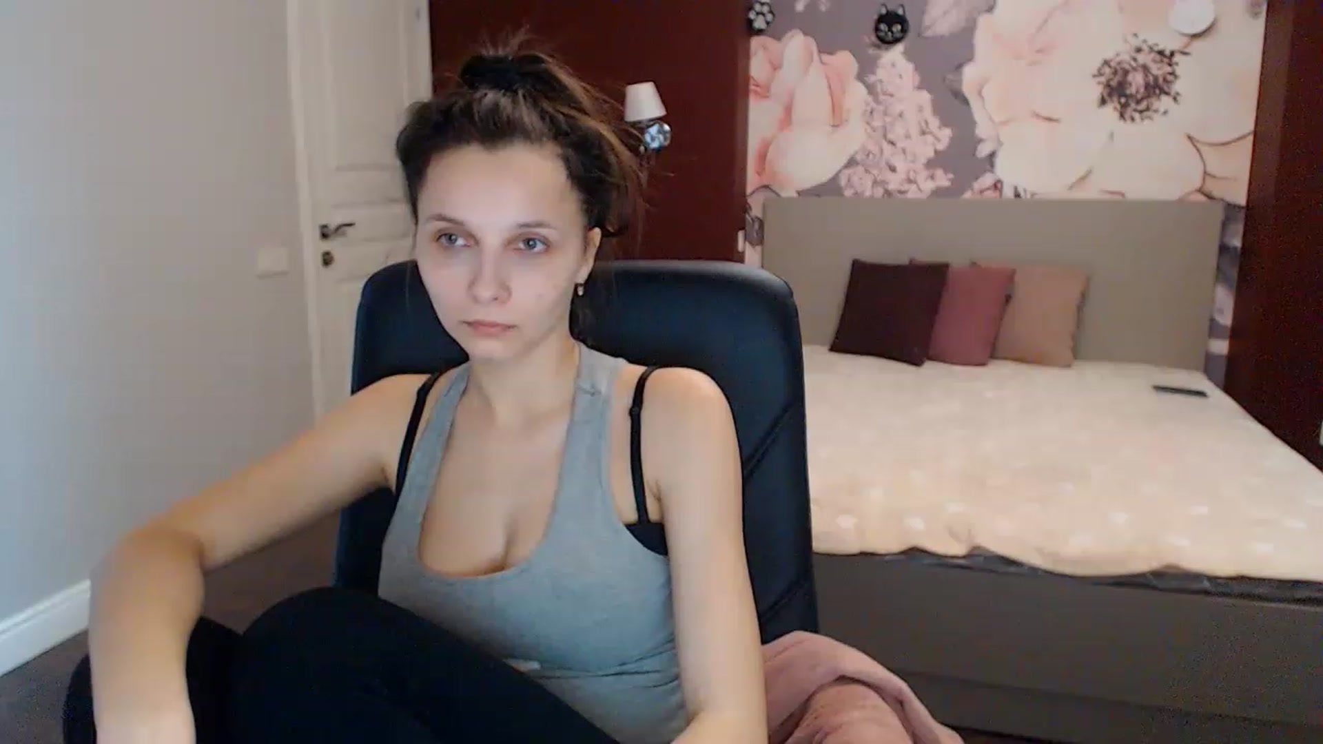 Gallery image thumbnail from Karina_Mils's myfreecams stream on, 01/17/2023, 08:26 image 20 of 20