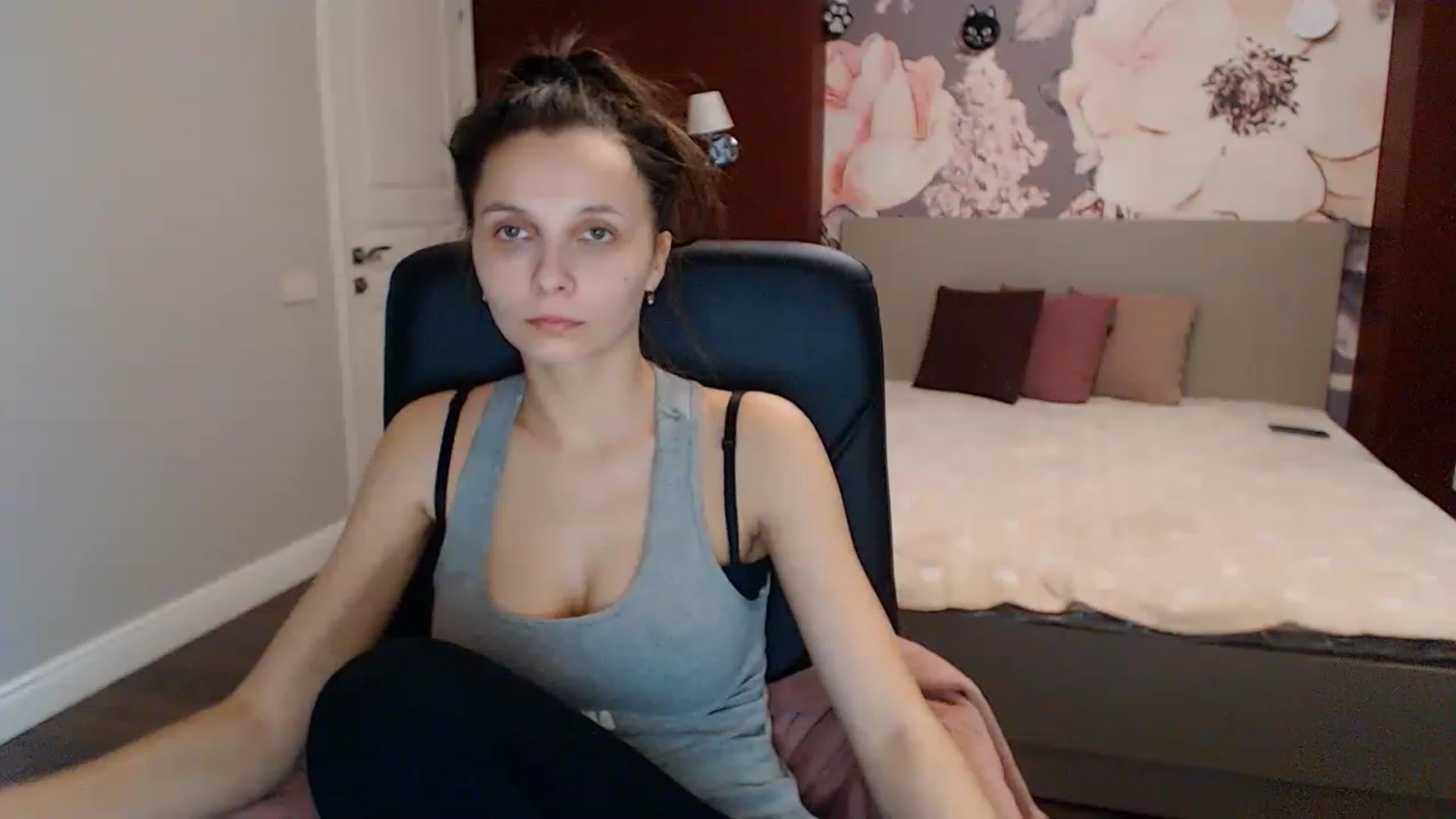 Gallery image thumbnail from Karina_Mils's myfreecams stream on, 01/17/2023, 08:26 image 3 of 20