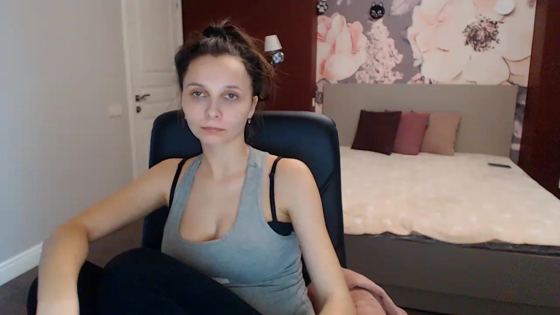 Gallery image thumbnail from Karina_Mils's myfreecams stream on, 01/17/2023, 08:26 image 19 of 20