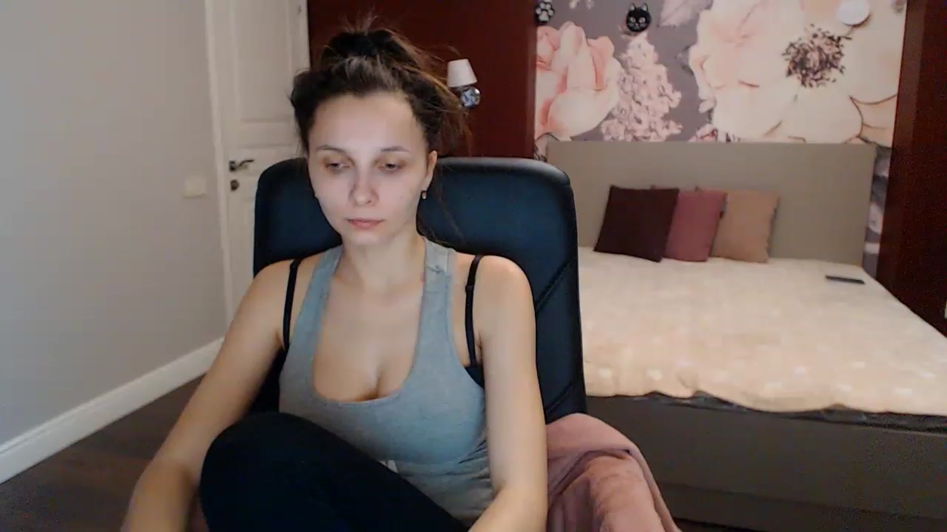 Gallery image thumbnail from Karina_Mils's myfreecams stream on, 01/17/2023, 08:26 image 4 of 20