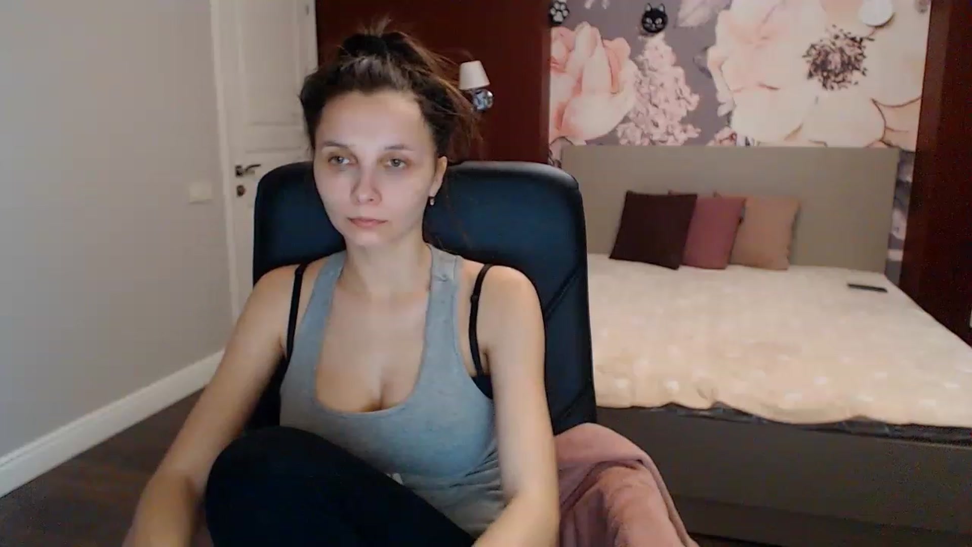 Gallery image thumbnail from Karina_Mils's myfreecams stream on, 01/17/2023, 08:26 image 5 of 20