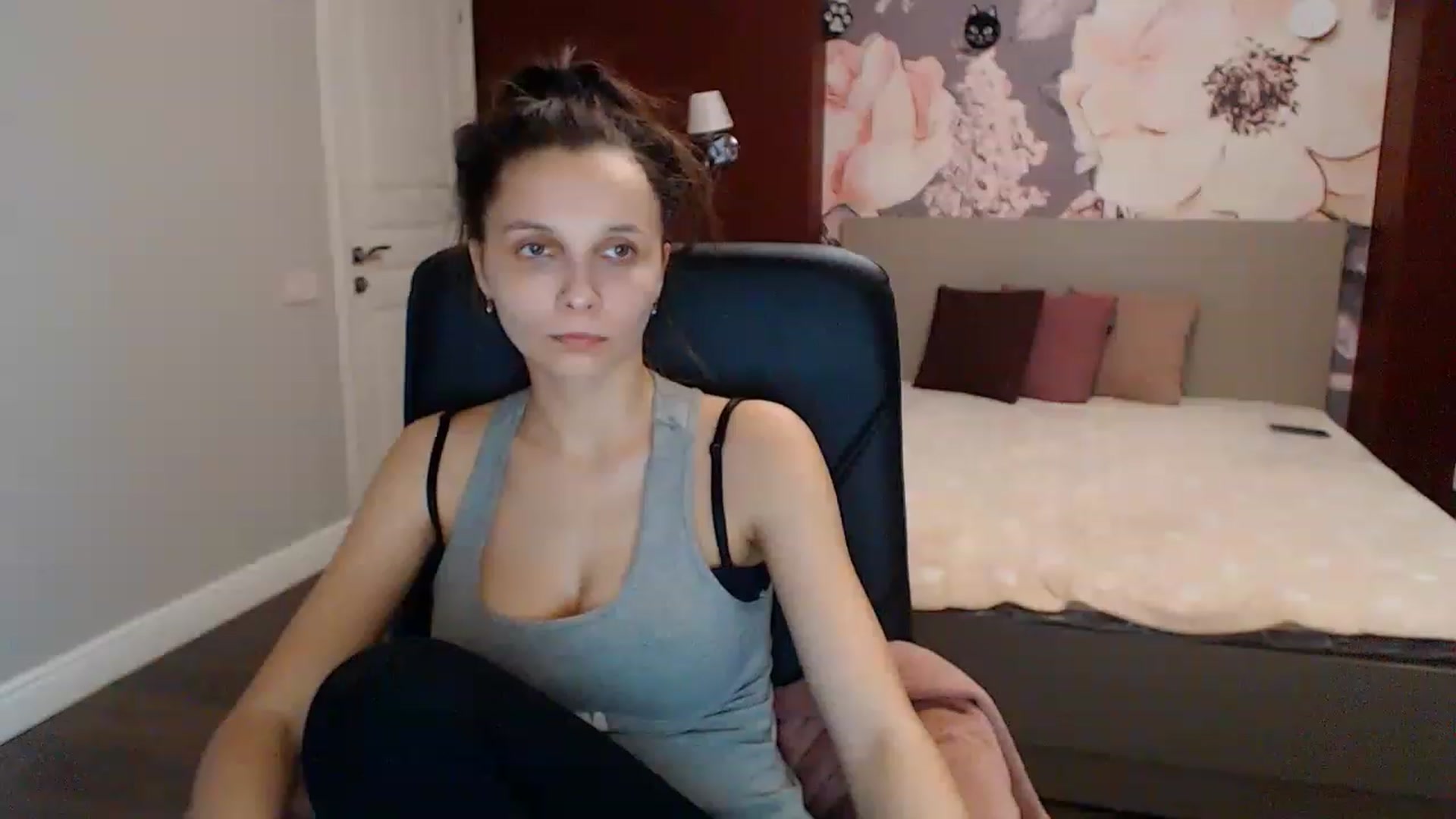 Gallery image thumbnail from Karina_Mils's myfreecams stream on, 01/17/2023, 08:26 image 12 of 20
