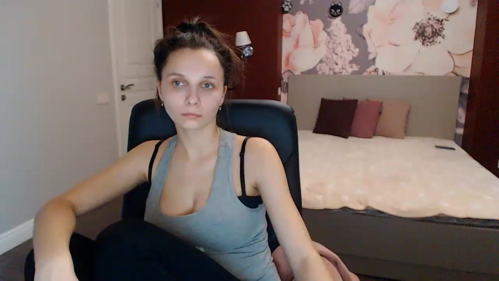 Gallery image thumbnail from Karina_Mils's myfreecams stream on, 01/17/2023, 08:26 image 14 of 20