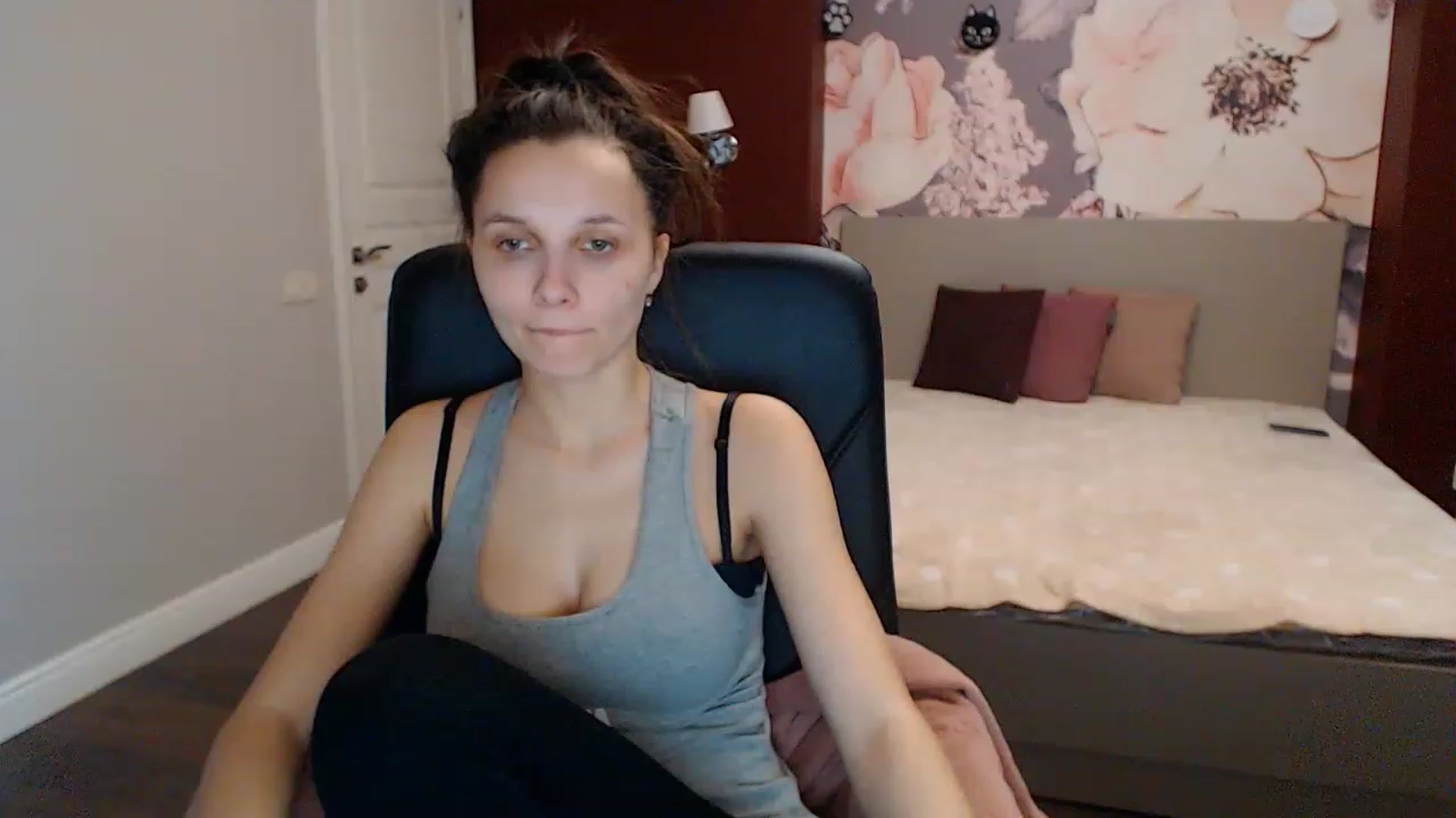 Gallery image thumbnail from Karina_Mils's myfreecams stream on, 01/17/2023, 08:26 image 6 of 20