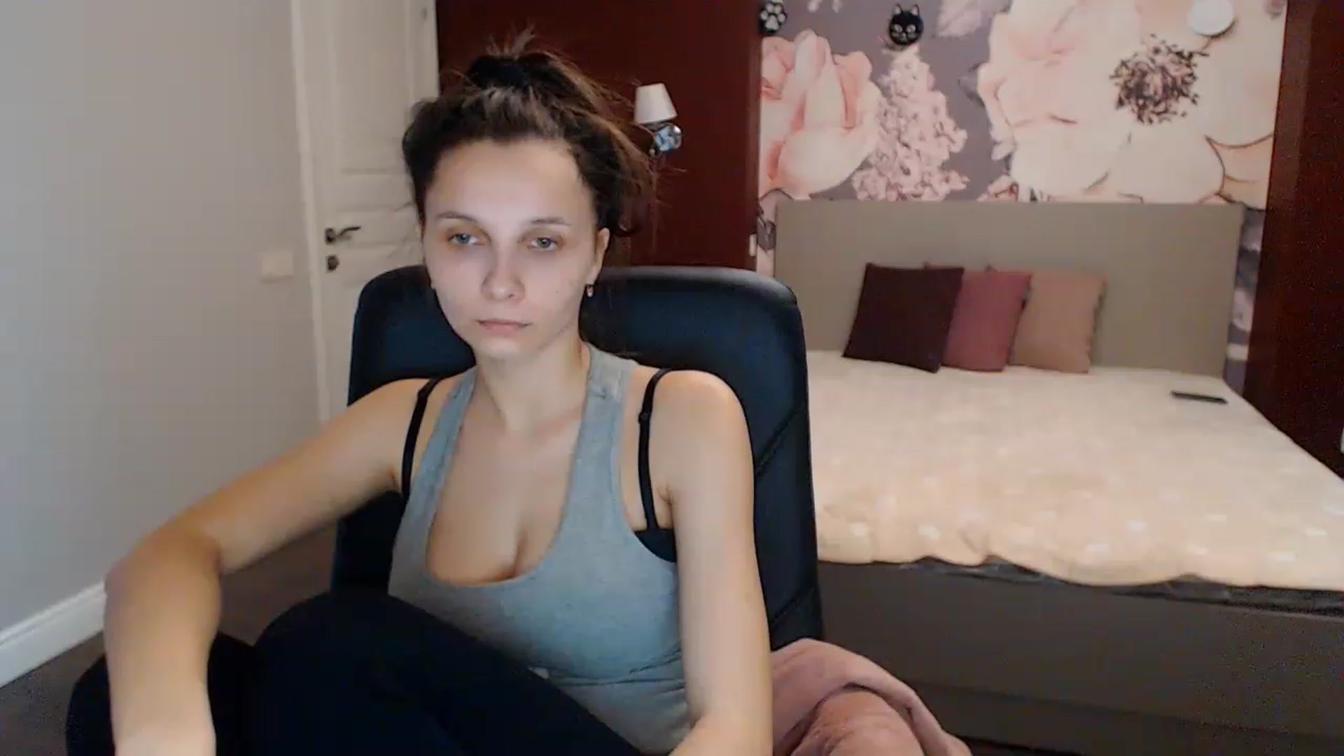 Gallery image thumbnail from Karina_Mils's myfreecams stream on, 01/17/2023, 08:26 image 15 of 20