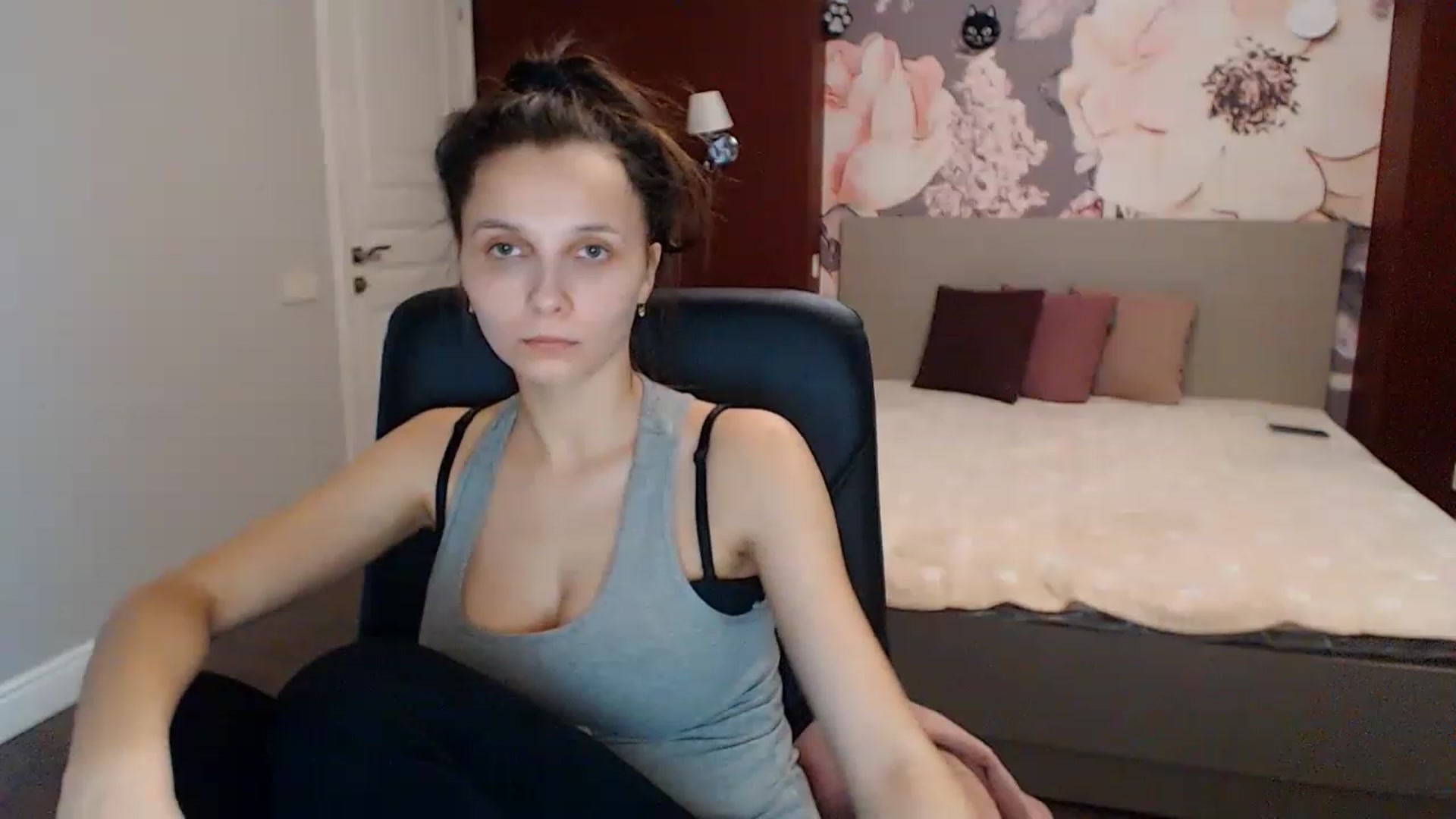 Gallery image thumbnail from Karina_Mils's myfreecams stream on, 01/17/2023, 08:26 image 16 of 20