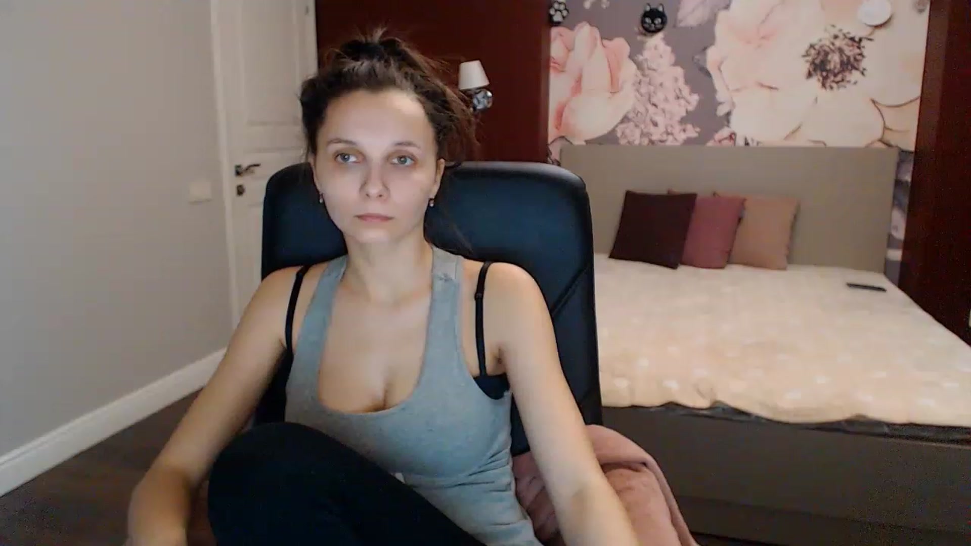 Gallery image thumbnail from Karina_Mils's myfreecams stream on, 01/17/2023, 08:26 image 9 of 20