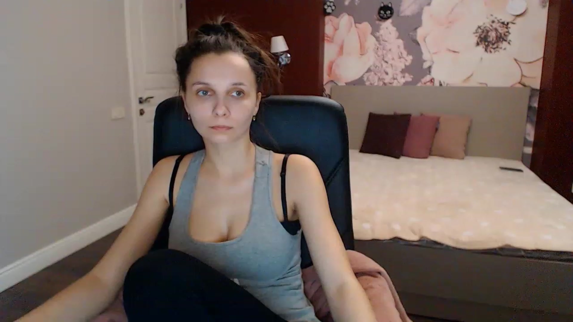 Gallery image thumbnail from Karina_Mils's myfreecams stream on, 01/17/2023, 08:26 image 8 of 20