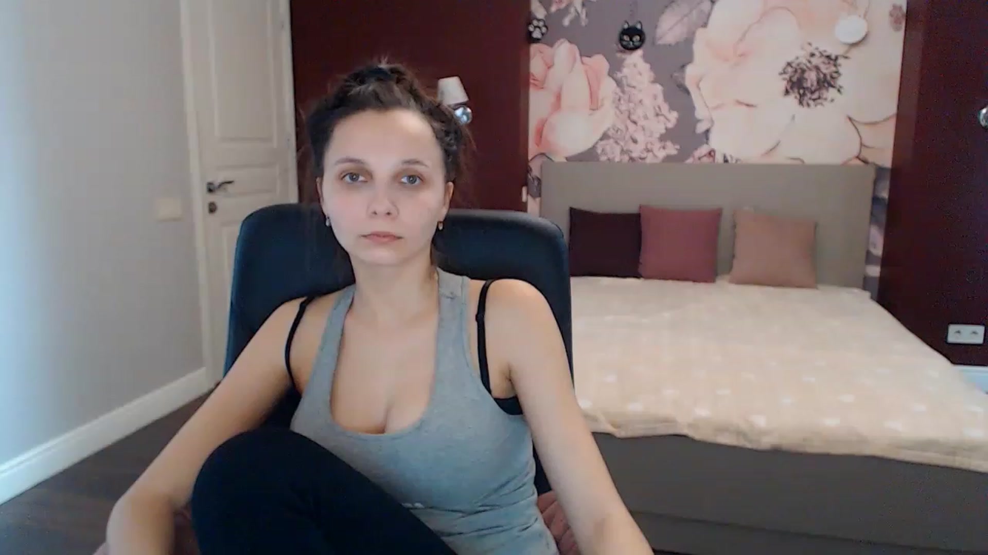Gallery image thumbnail from Karina_Mils's myfreecams stream on, 01/17/2023, 10:01 image 7 of 20