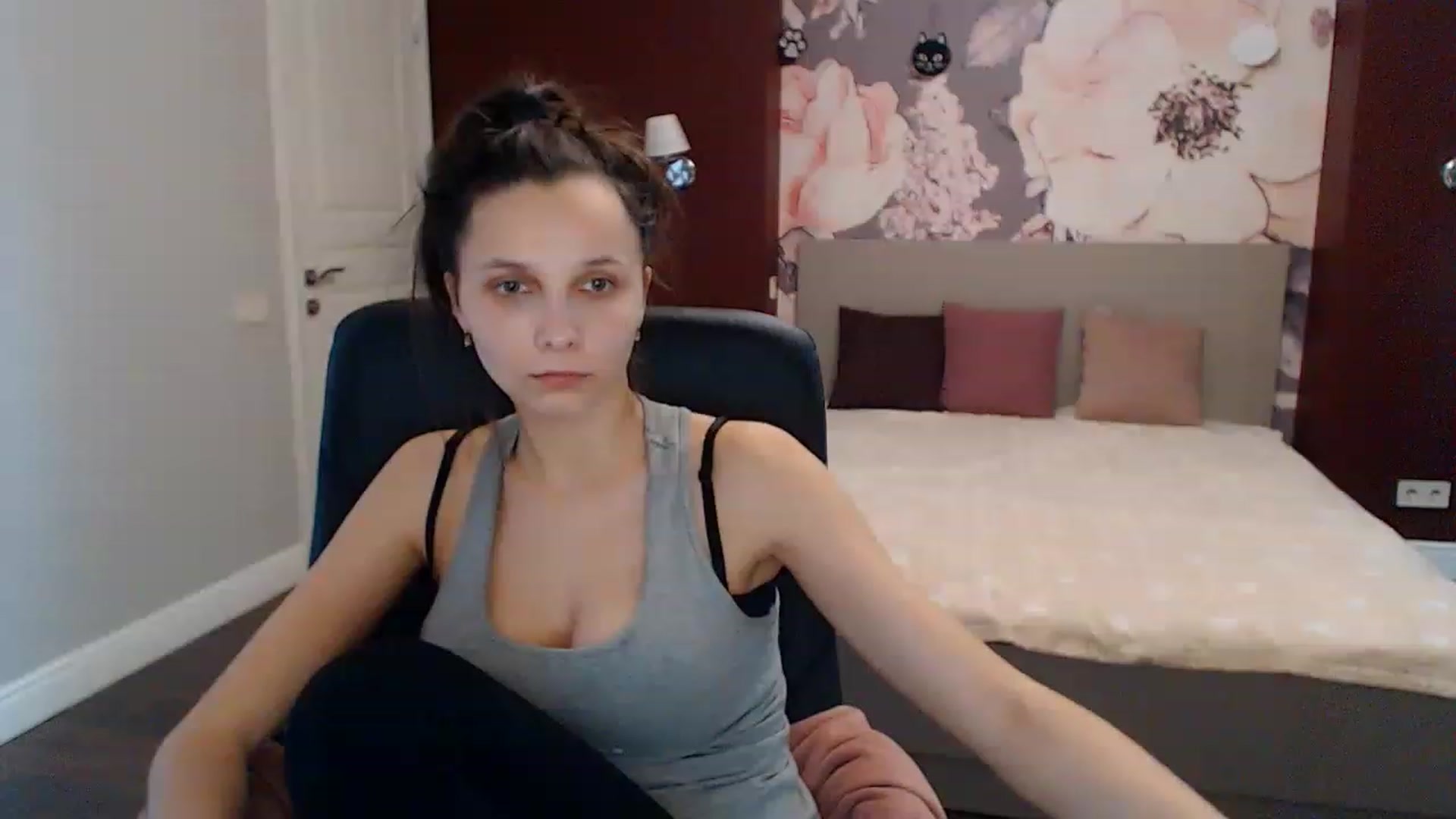 Gallery image thumbnail from Karina_Mils's myfreecams stream on, 01/17/2023, 10:01 image 19 of 20