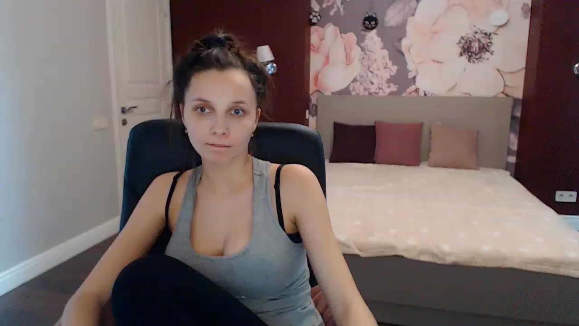 Gallery image thumbnail from Karina_Mils's myfreecams stream on, 01/17/2023, 10:01 image 11 of 20