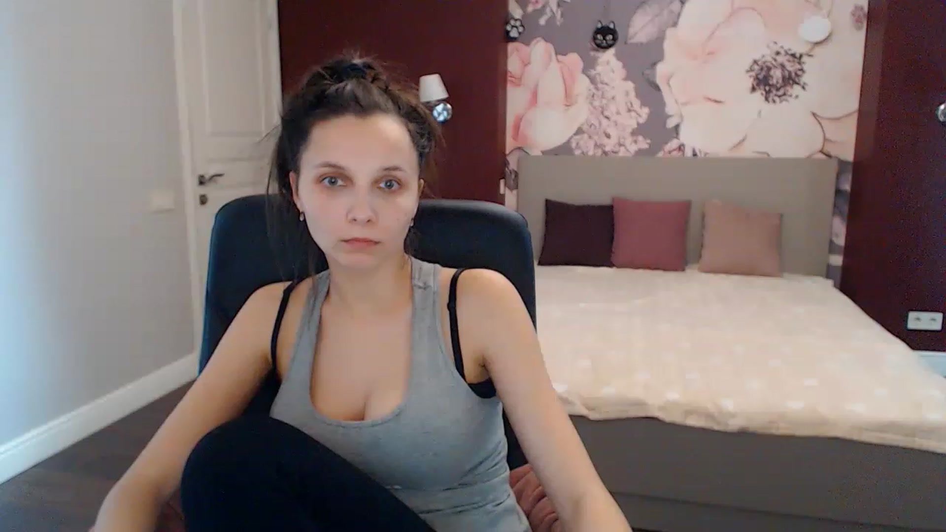 Gallery image thumbnail from Karina_Mils's myfreecams stream on, 01/17/2023, 10:01 image 17 of 20