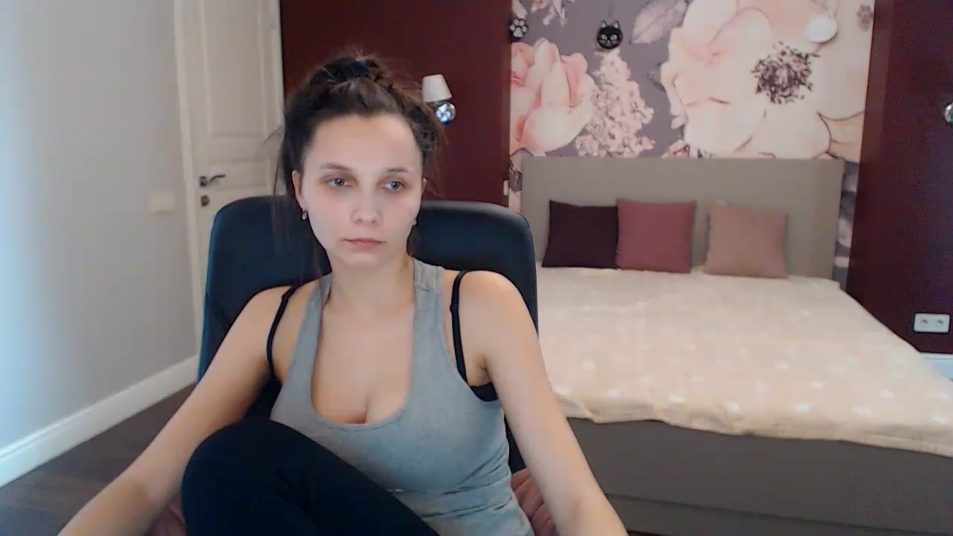 Gallery image thumbnail from Karina_Mils's myfreecams stream on, 01/17/2023, 10:01 image 16 of 20