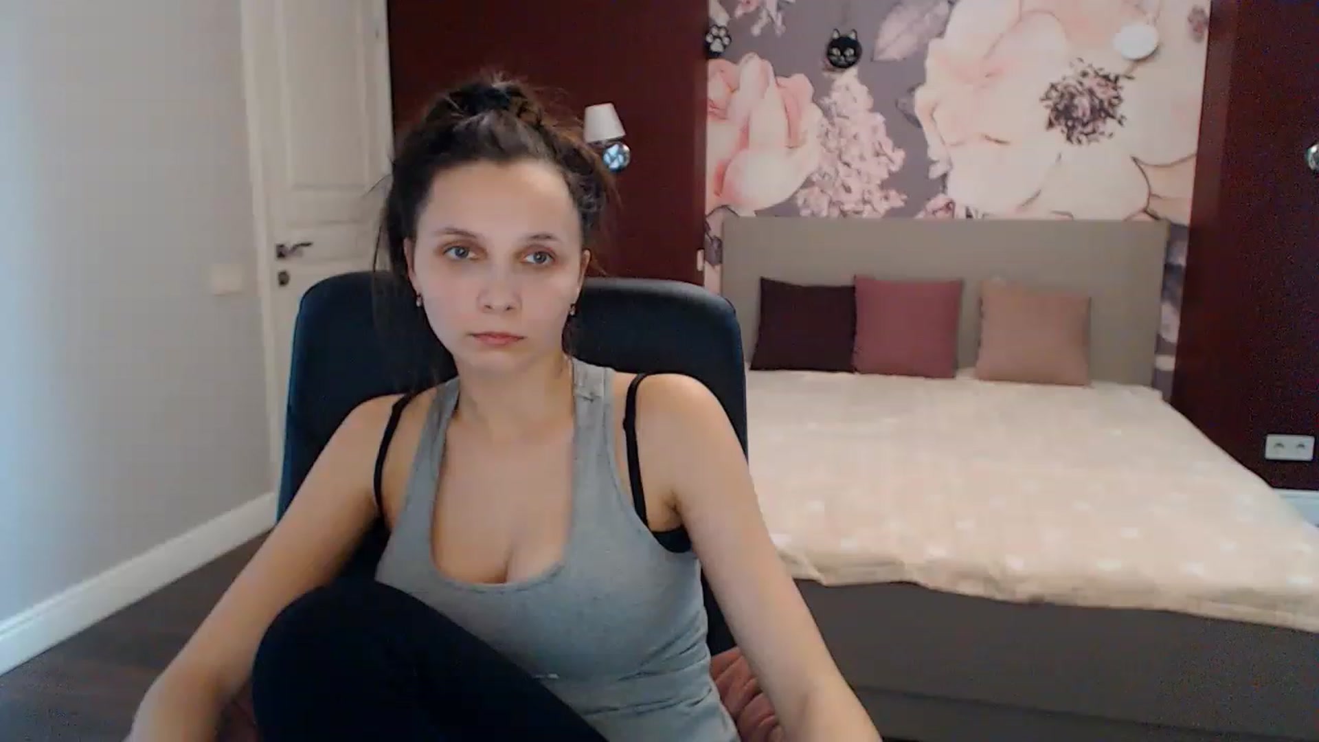 Gallery image thumbnail from Karina_Mils's myfreecams stream on, 01/17/2023, 10:01 image 18 of 20