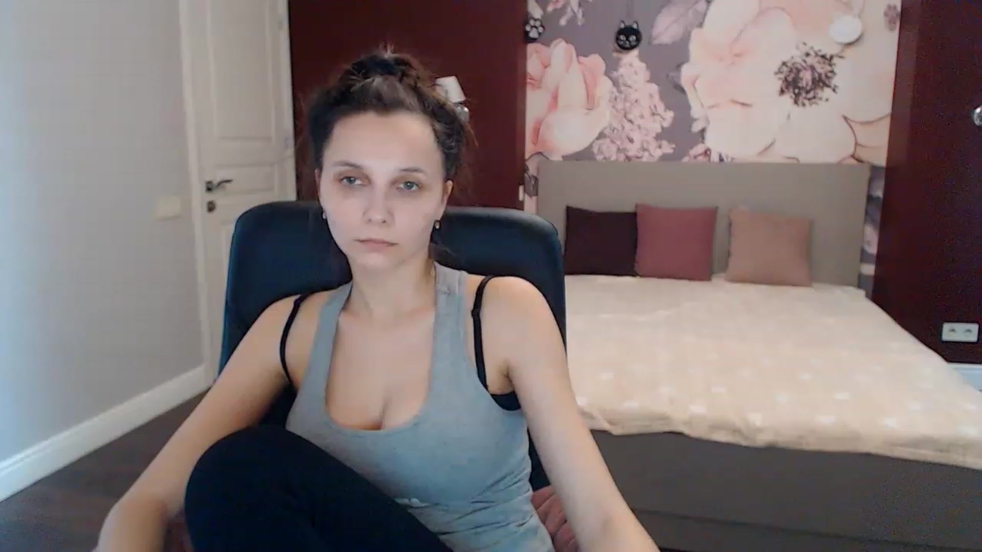 Gallery image thumbnail from Karina_Mils's myfreecams stream on, 01/17/2023, 10:01 image 3 of 20