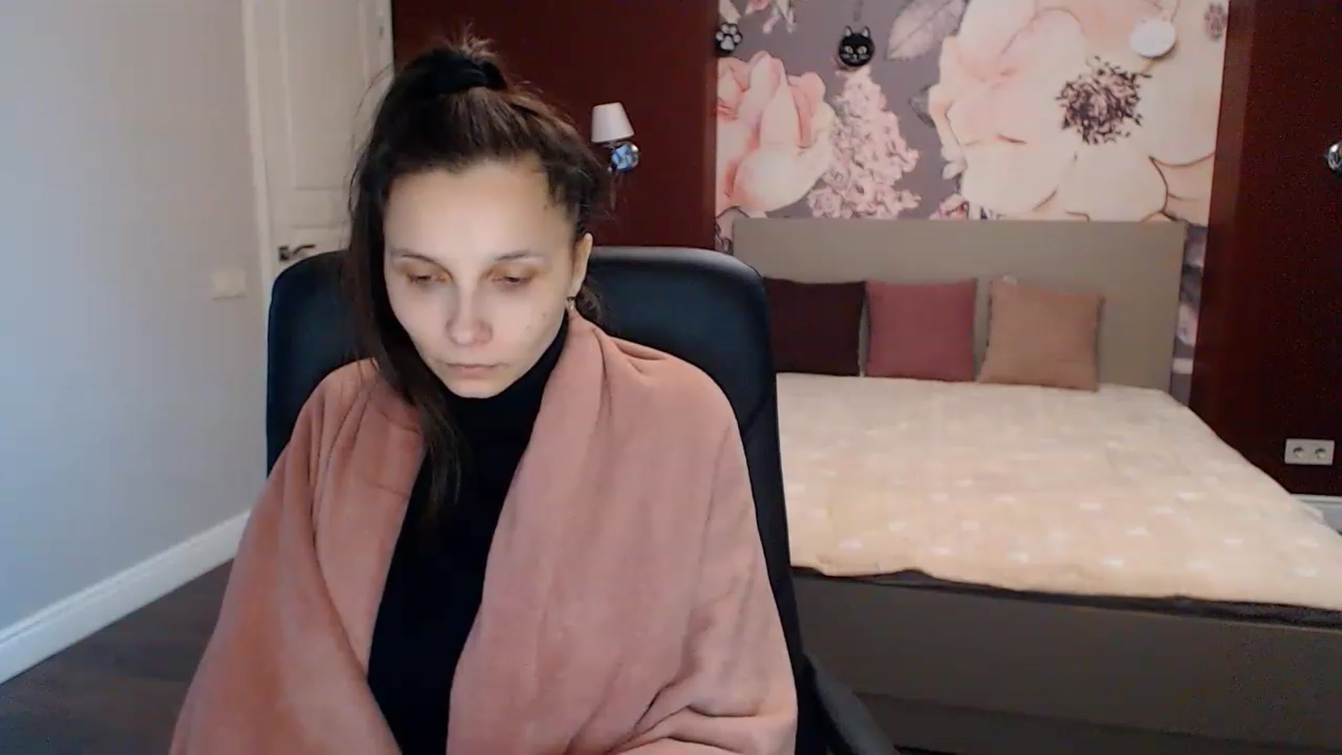 Gallery image thumbnail from Karina_Mils's myfreecams stream on, 01/18/2023, 07:45 image 8 of 20
