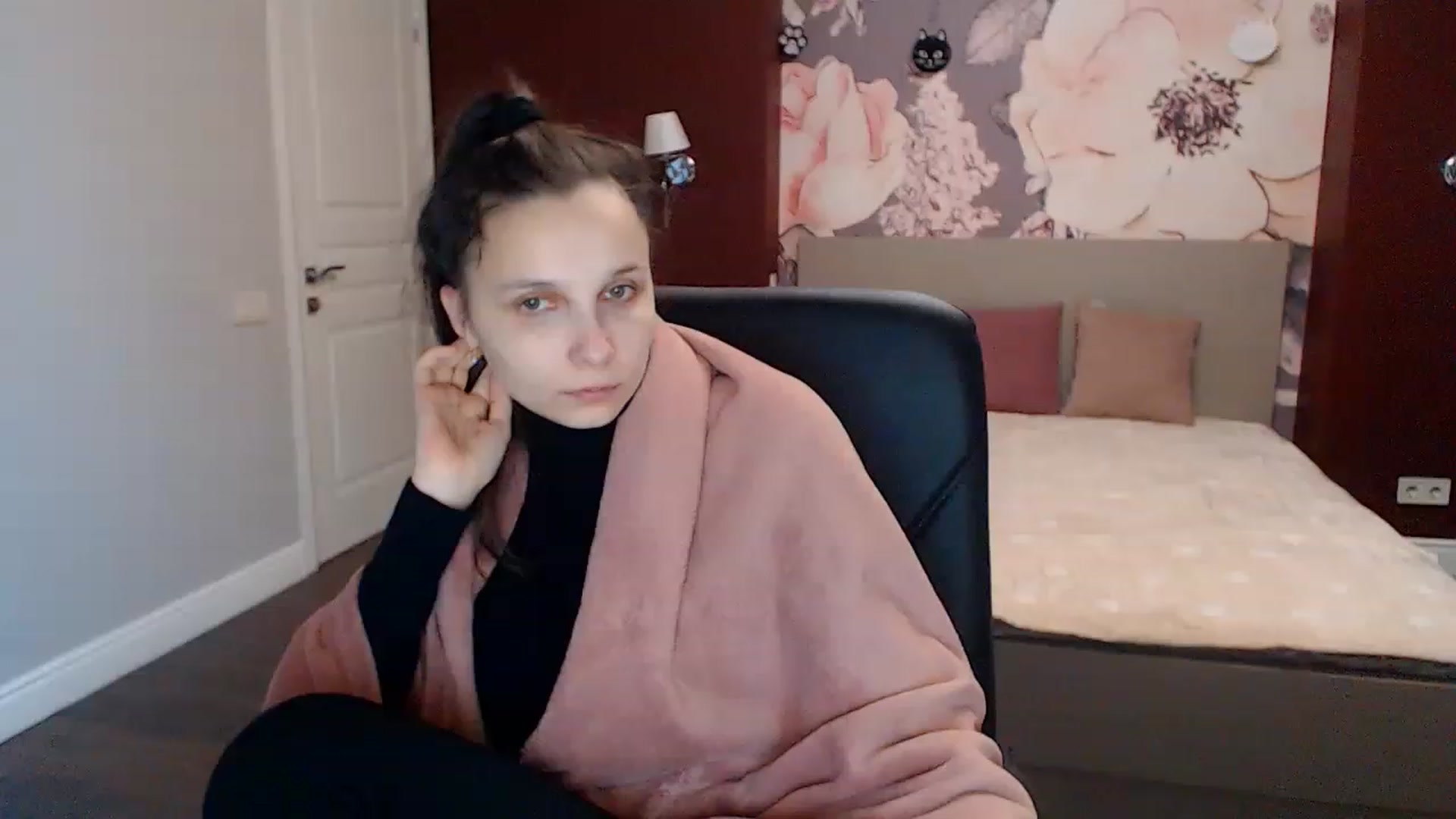 Gallery image thumbnail from Karina_Mils's myfreecams stream on, 01/18/2023, 07:45 image 1 of 20
