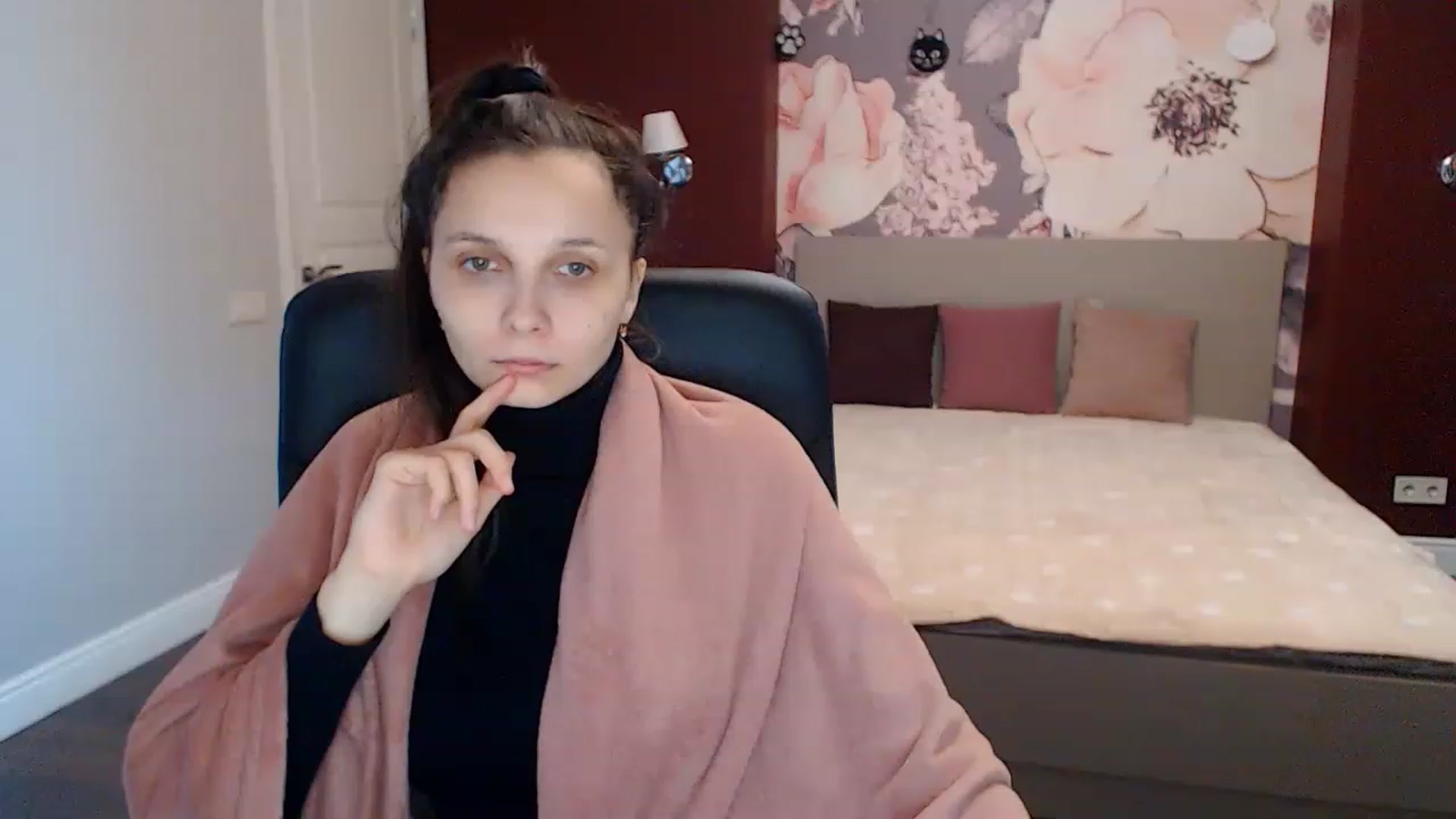 Gallery image thumbnail from Karina_Mils's myfreecams stream on, 01/18/2023, 07:45 image 10 of 20