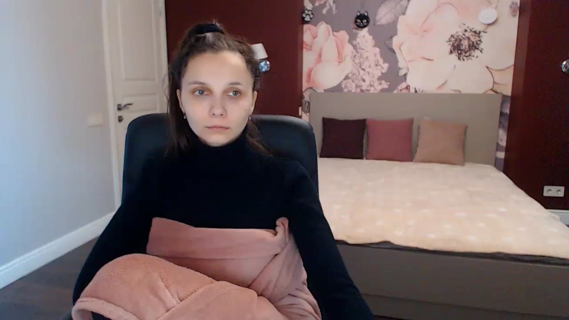 Gallery image thumbnail from Karina_Mils's myfreecams stream on, 01/18/2023, 07:45 image 14 of 20