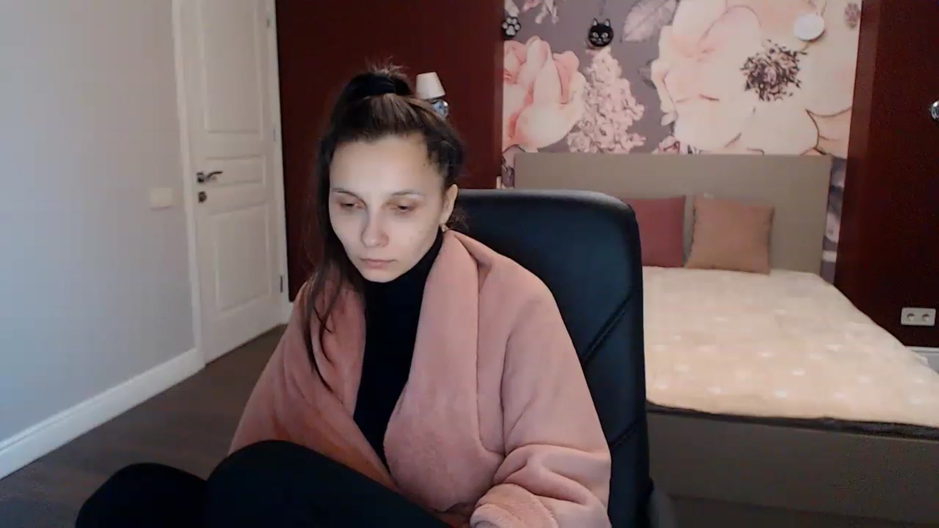 Gallery image thumbnail from Karina_Mils's myfreecams stream on, 01/18/2023, 07:45 image 3 of 20