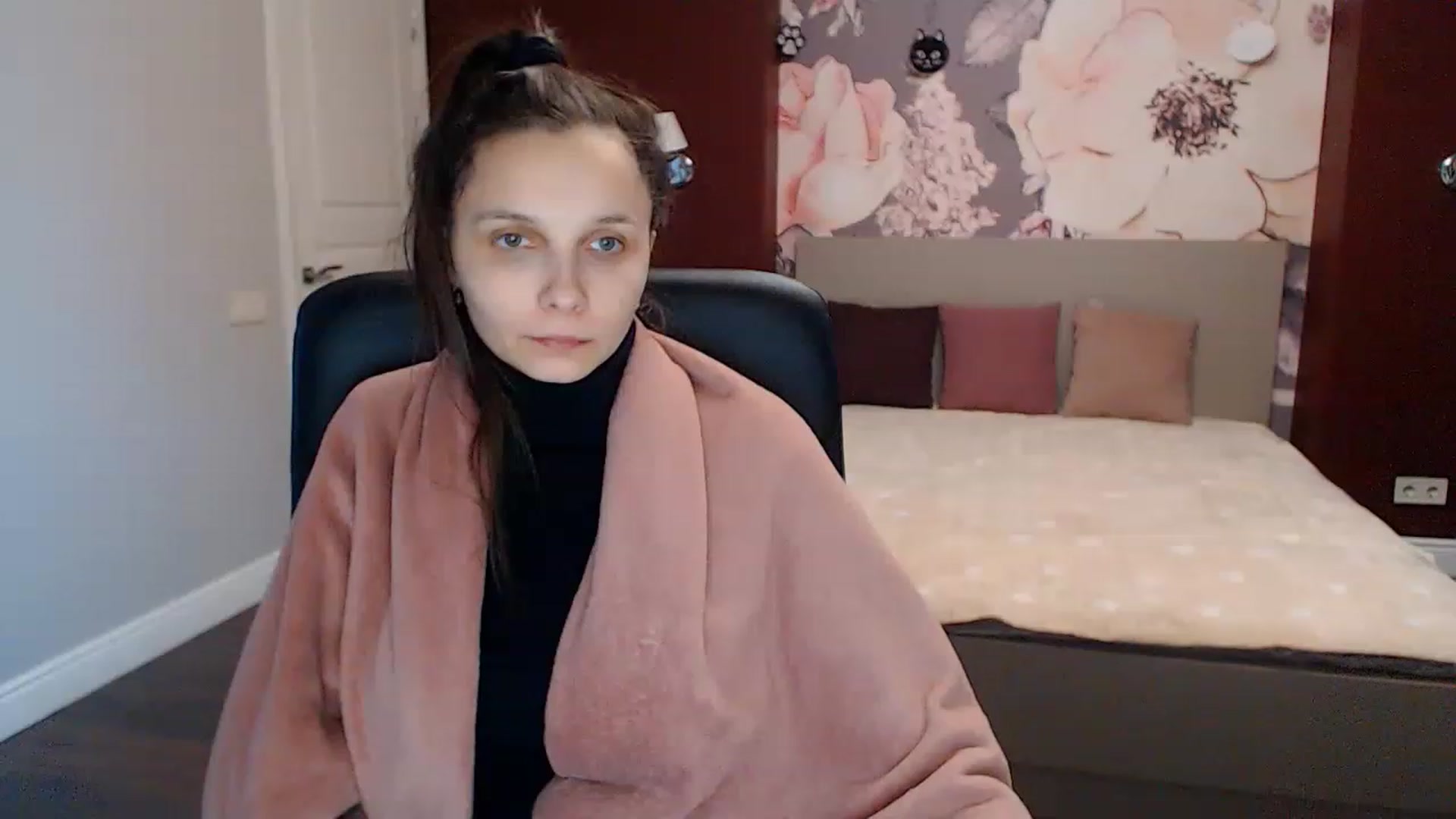 Gallery image thumbnail from Karina_Mils's myfreecams stream on, 01/18/2023, 07:45 image 7 of 20