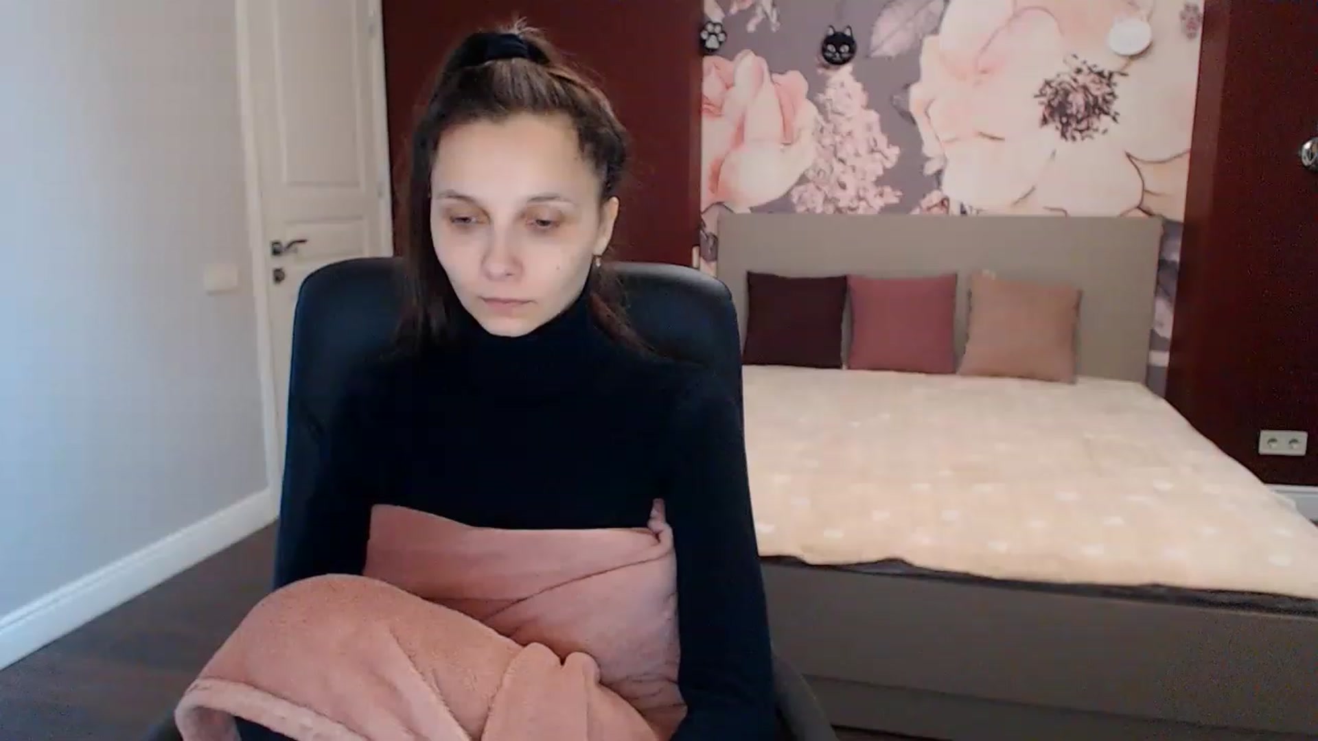 Gallery image thumbnail from Karina_Mils's myfreecams stream on, 01/18/2023, 07:45 image 12 of 20