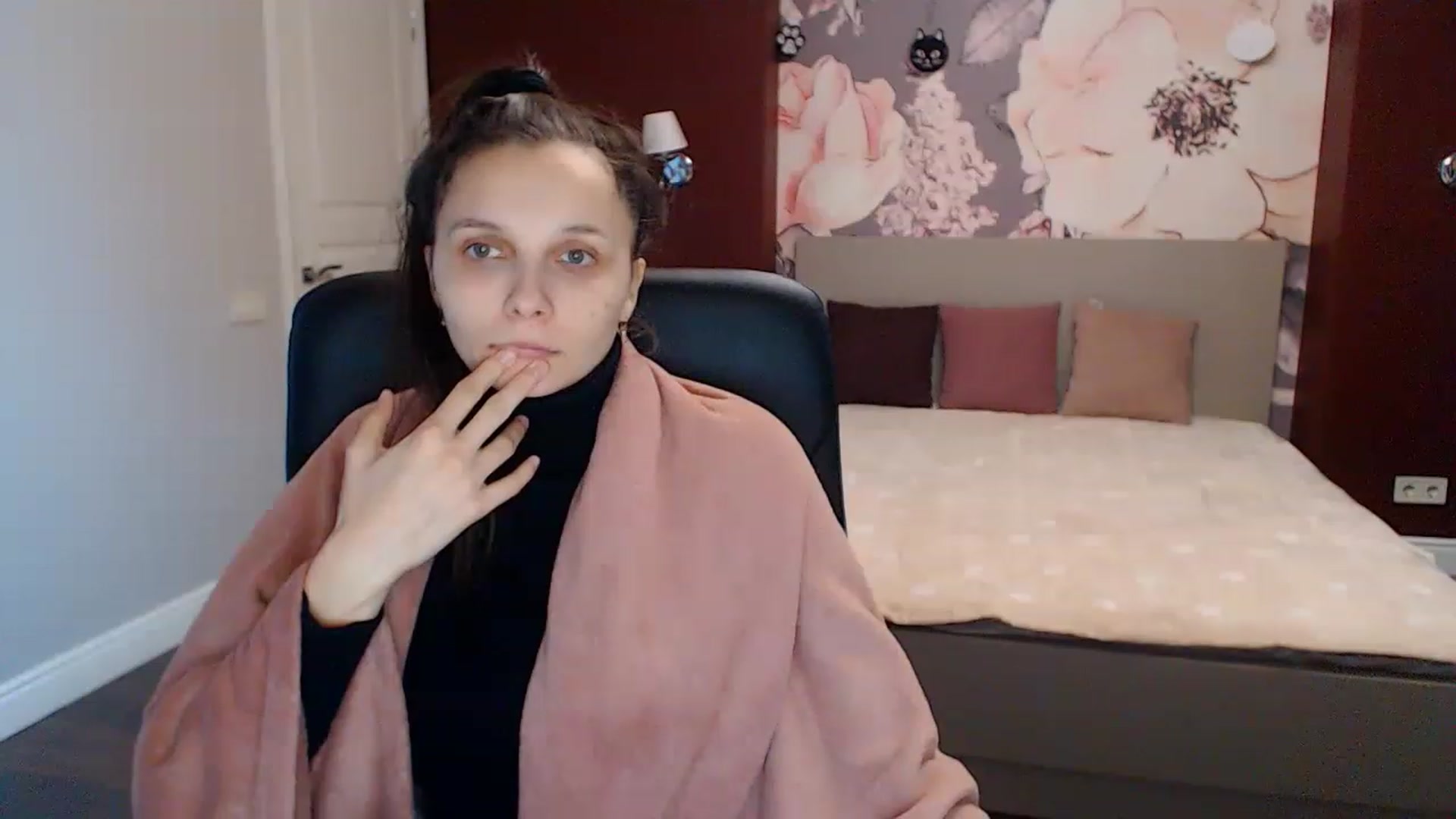 Gallery image thumbnail from Karina_Mils's myfreecams stream on, 01/18/2023, 07:45 image 9 of 20