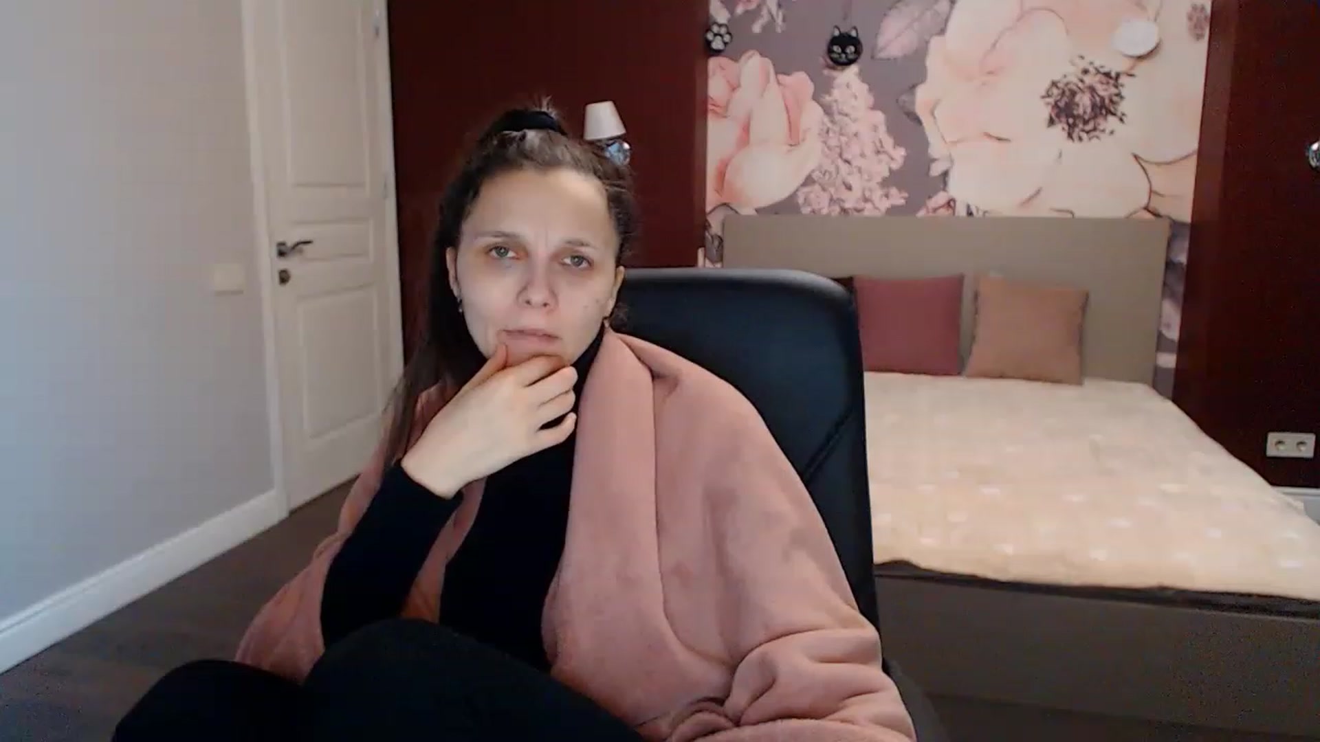 Gallery image thumbnail from Karina_Mils's myfreecams stream on, 01/18/2023, 07:45 image 2 of 20