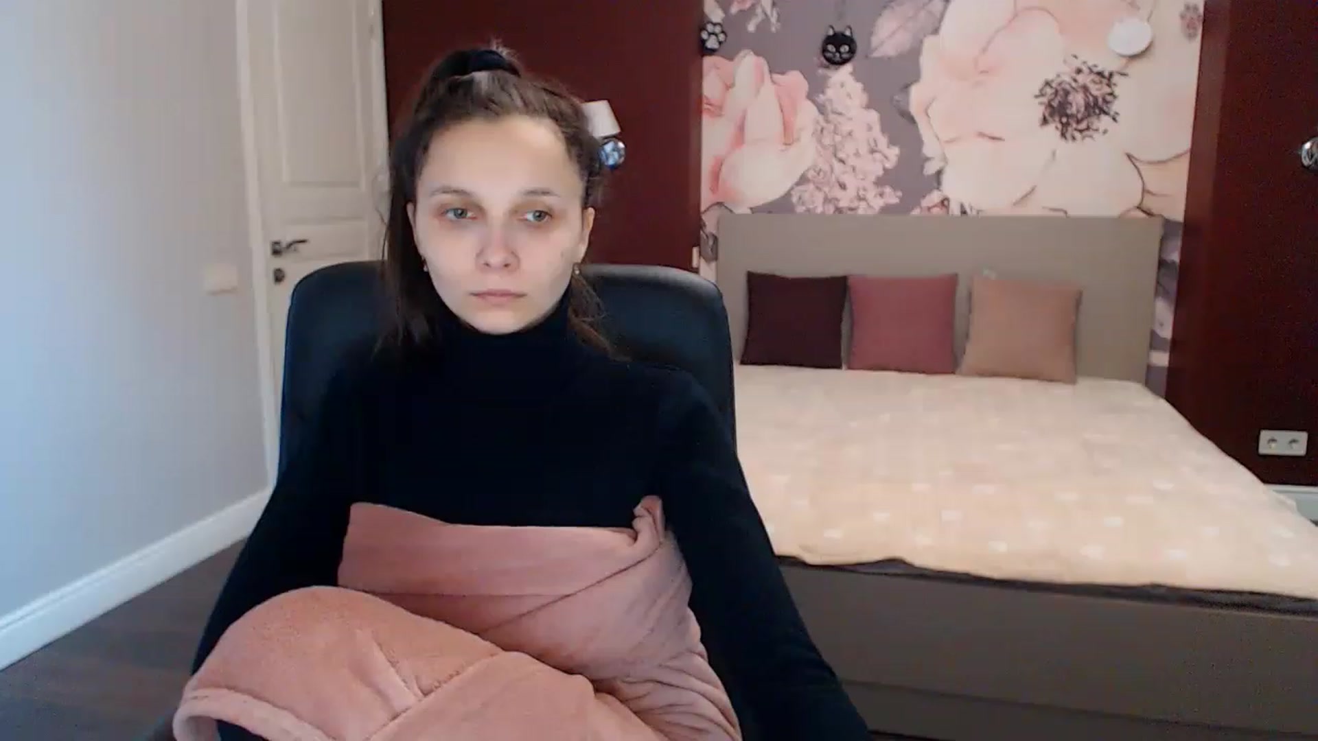 Gallery image thumbnail from Karina_Mils's myfreecams stream on, 01/18/2023, 07:45 image 13 of 20