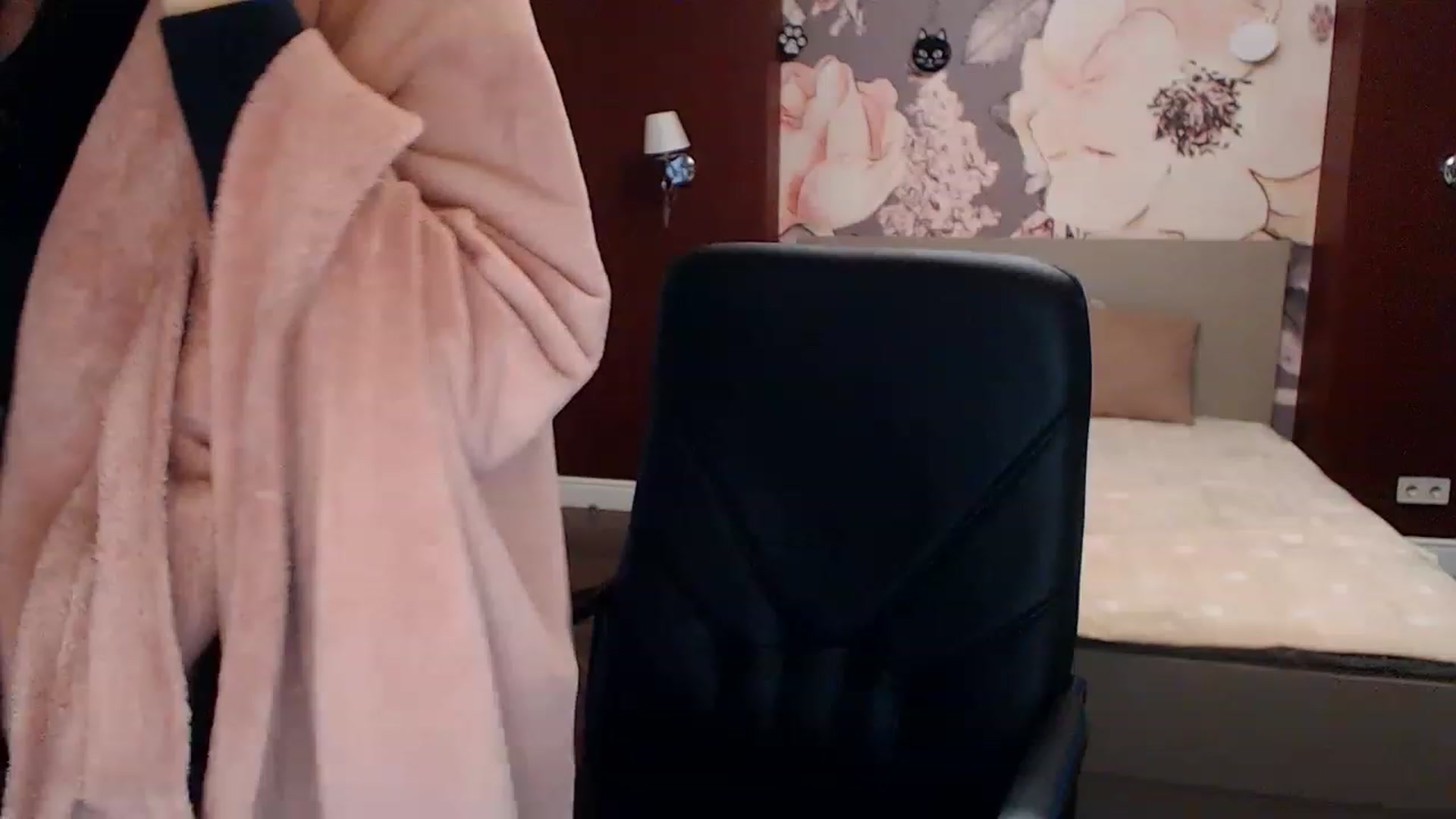 Gallery image thumbnail from Karina_Mils's myfreecams stream on, 01/18/2023, 07:45 image 6 of 20