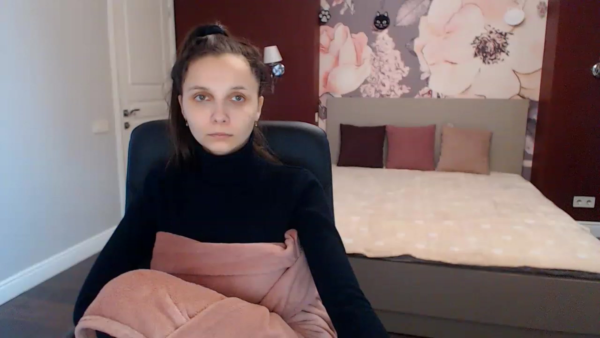 Gallery image thumbnail from Karina_Mils's myfreecams stream on, 01/18/2023, 07:45 image 15 of 20