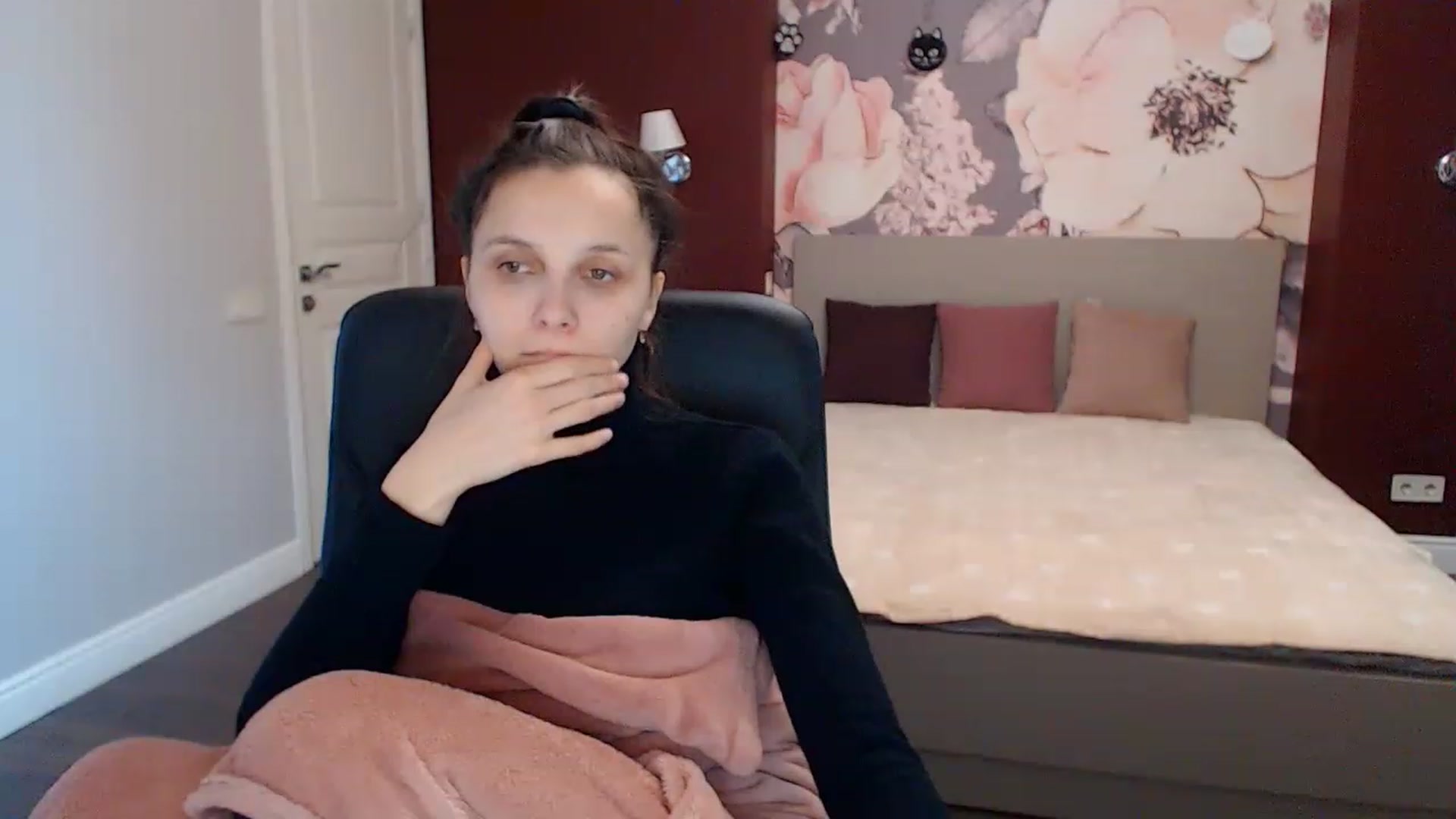Gallery image thumbnail from Karina_Mils's myfreecams stream on, 01/18/2023, 07:45 image 17 of 20