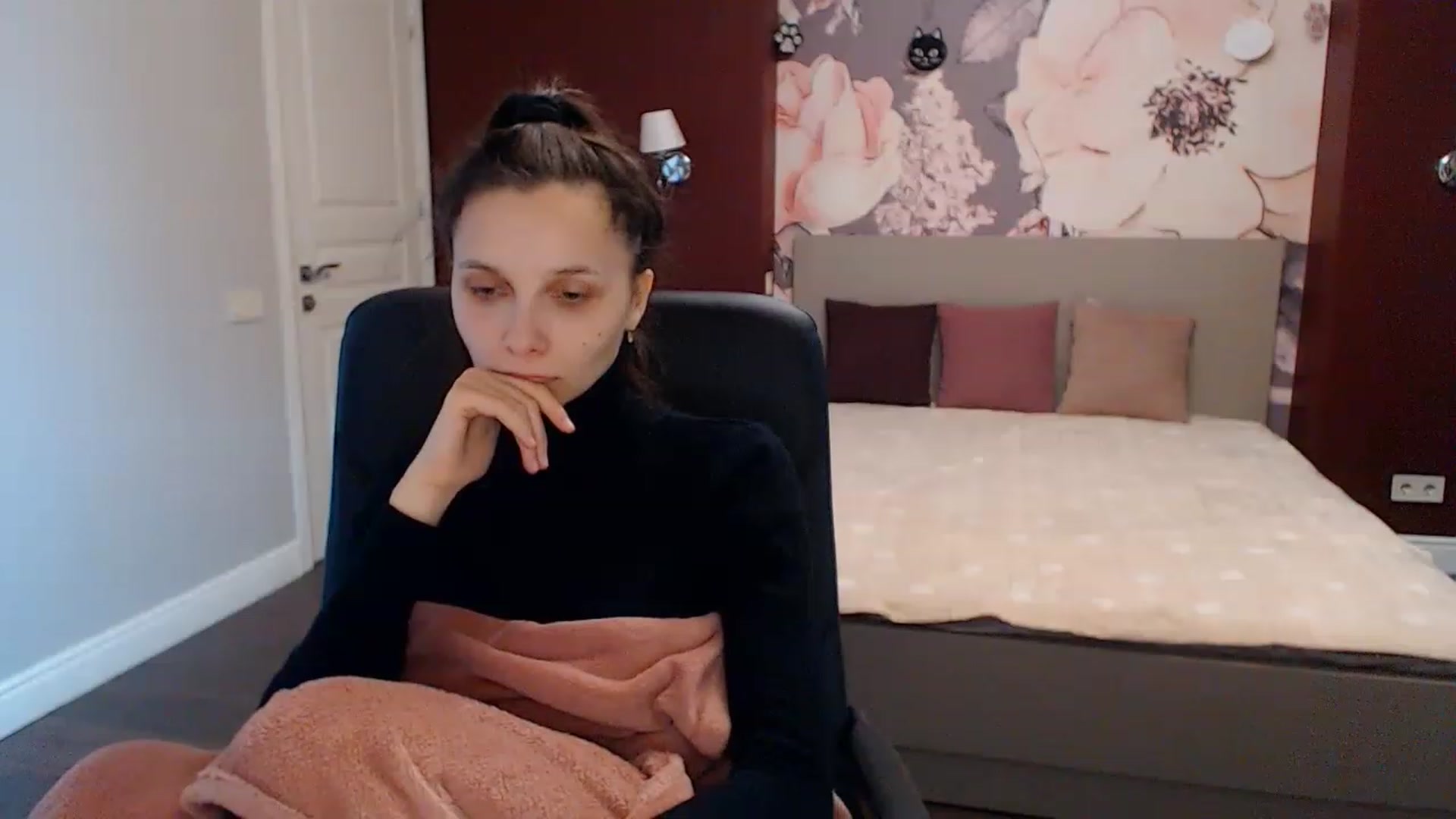 Gallery image thumbnail from Karina_Mils's myfreecams stream on, 01/18/2023, 07:45 image 18 of 20