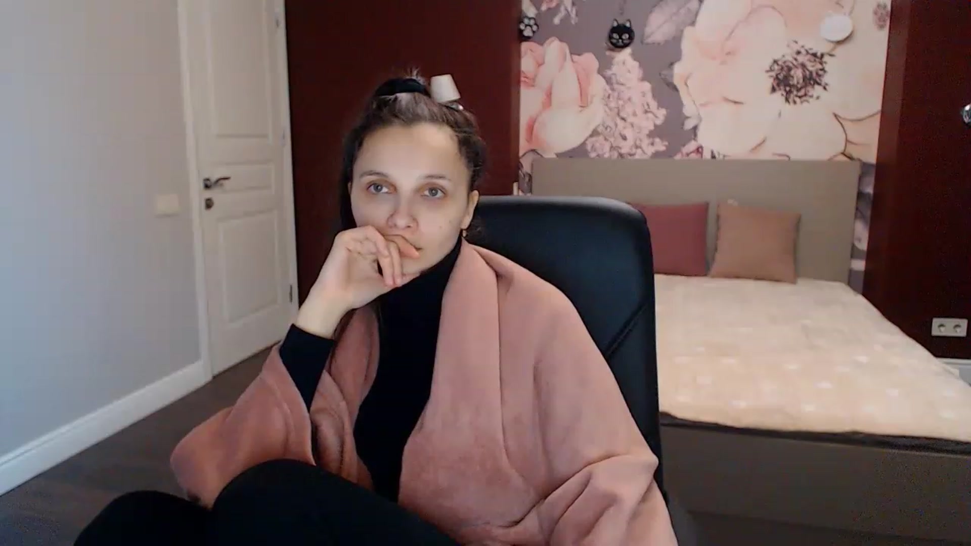 Gallery image thumbnail from Karina_Mils's myfreecams stream on, 01/18/2023, 07:45 image 4 of 20