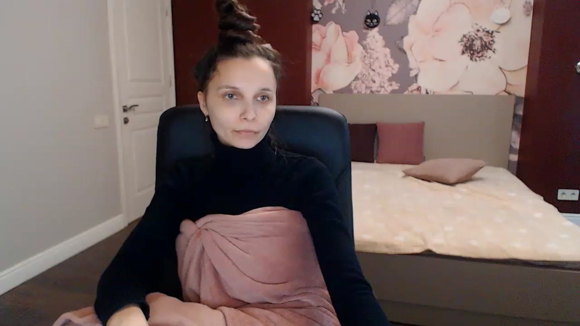 Gallery image thumbnail from Karina_Mils's myfreecams stream on, 01/18/2023, 09:13 image 19 of 20