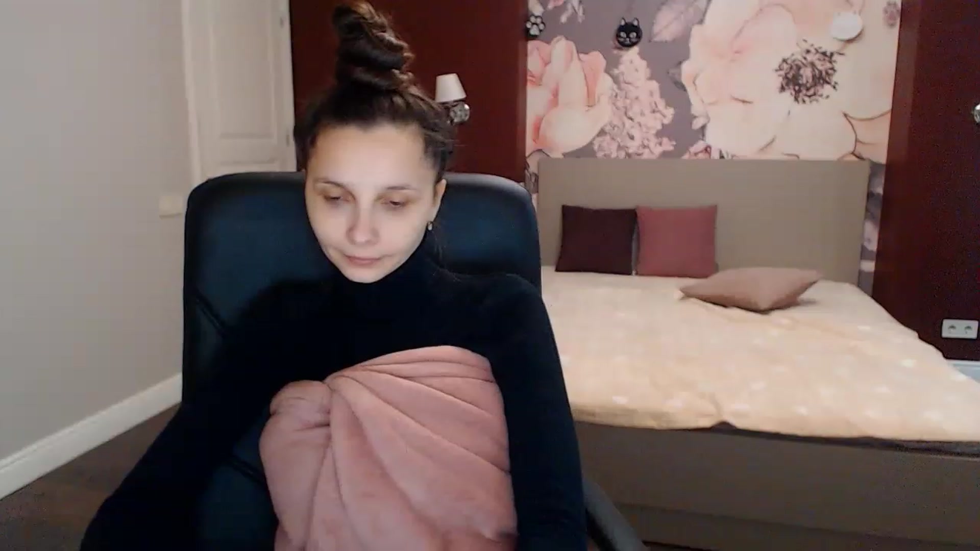 Gallery image thumbnail from Karina_Mils's myfreecams stream on, 01/18/2023, 09:13 image 17 of 20