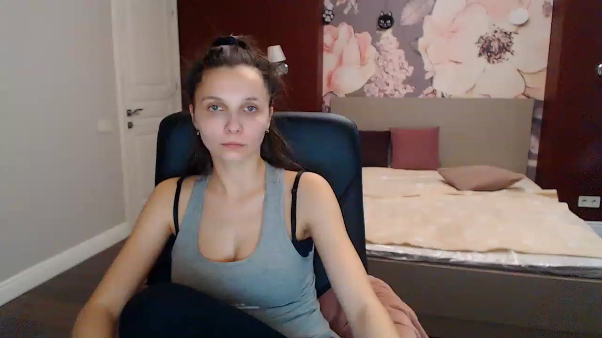 Gallery image thumbnail from Karina_Mils's myfreecams stream on, 01/18/2023, 11:30 image 1 of 20