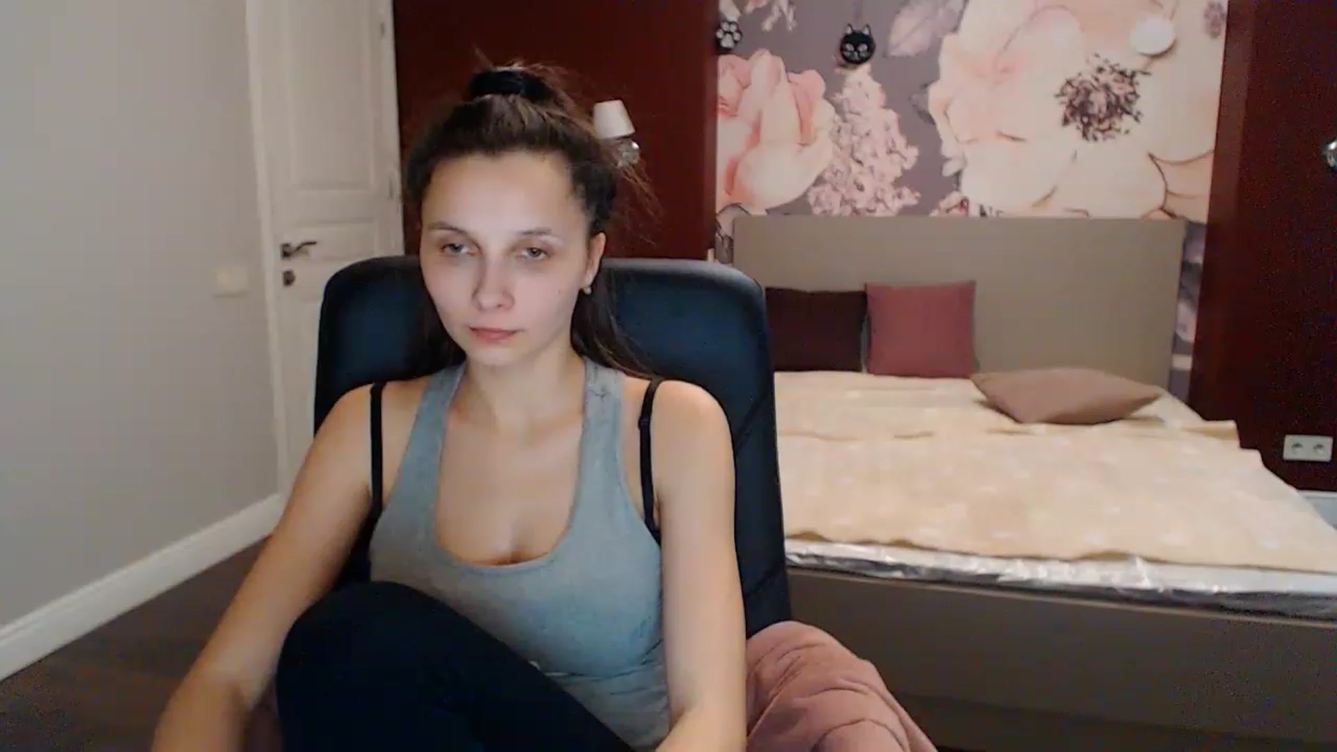 Gallery image thumbnail from Karina_Mils's myfreecams stream on, 01/18/2023, 11:30 image 8 of 20