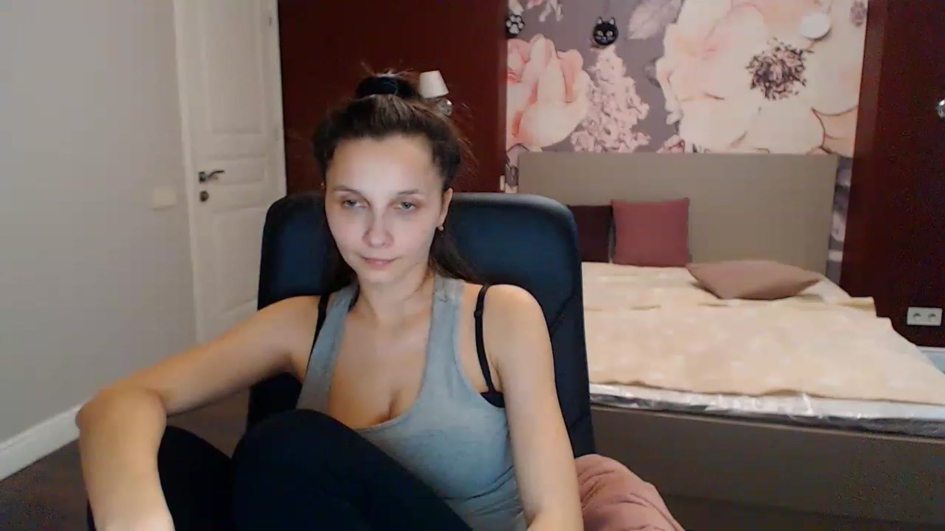 Gallery image thumbnail from Karina_Mils's myfreecams stream on, 01/18/2023, 11:30 image 11 of 20