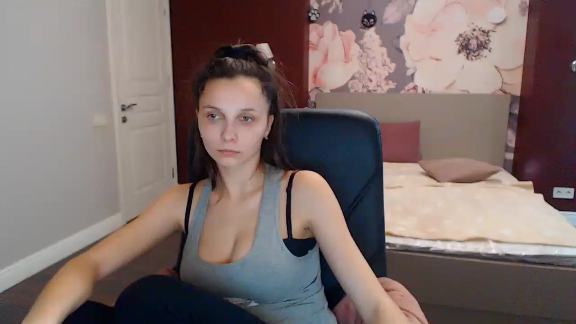 Gallery image thumbnail from Karina_Mils's myfreecams stream on, 01/18/2023, 11:30 image 18 of 20