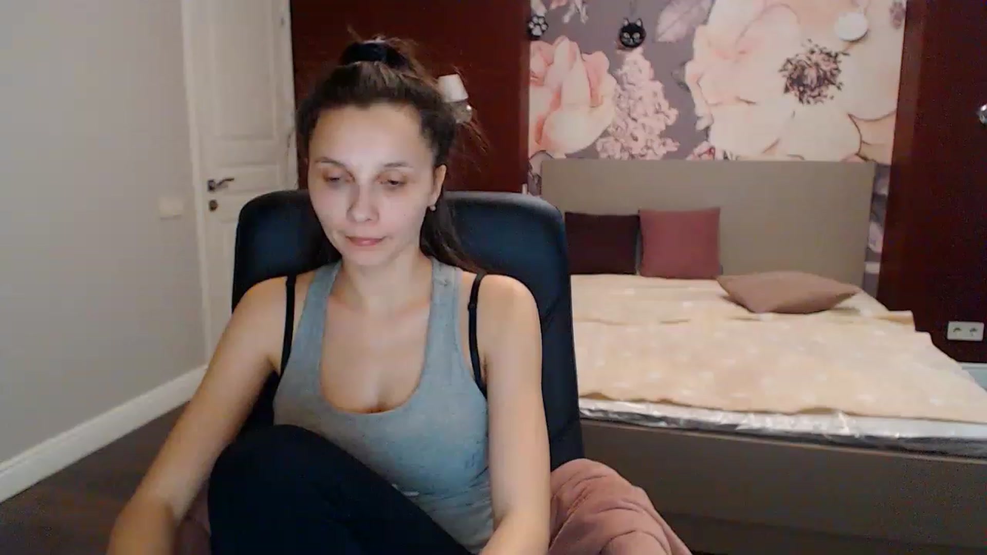 Gallery image thumbnail from Karina_Mils's myfreecams stream on, 01/18/2023, 11:30 image 7 of 20