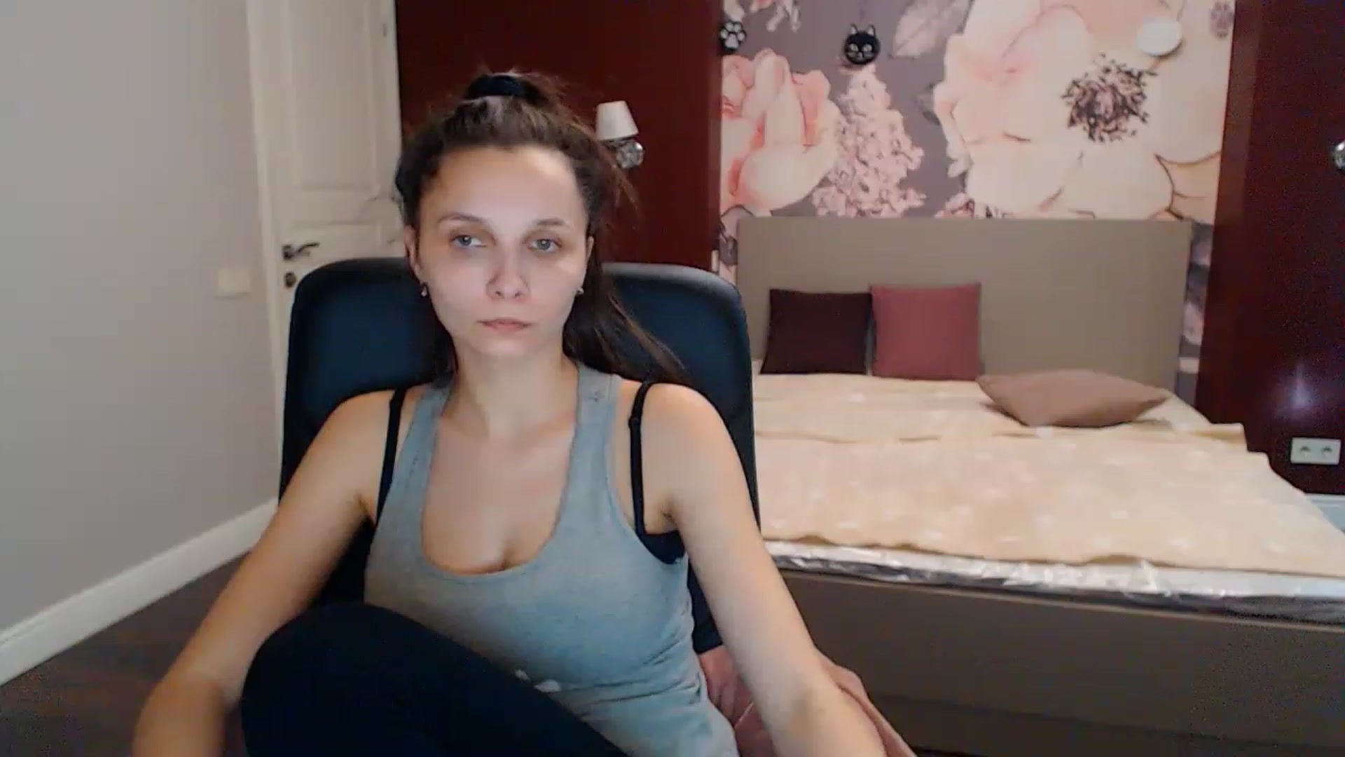 Gallery image thumbnail from Karina_Mils's myfreecams stream on, 01/18/2023, 11:30 image 3 of 20