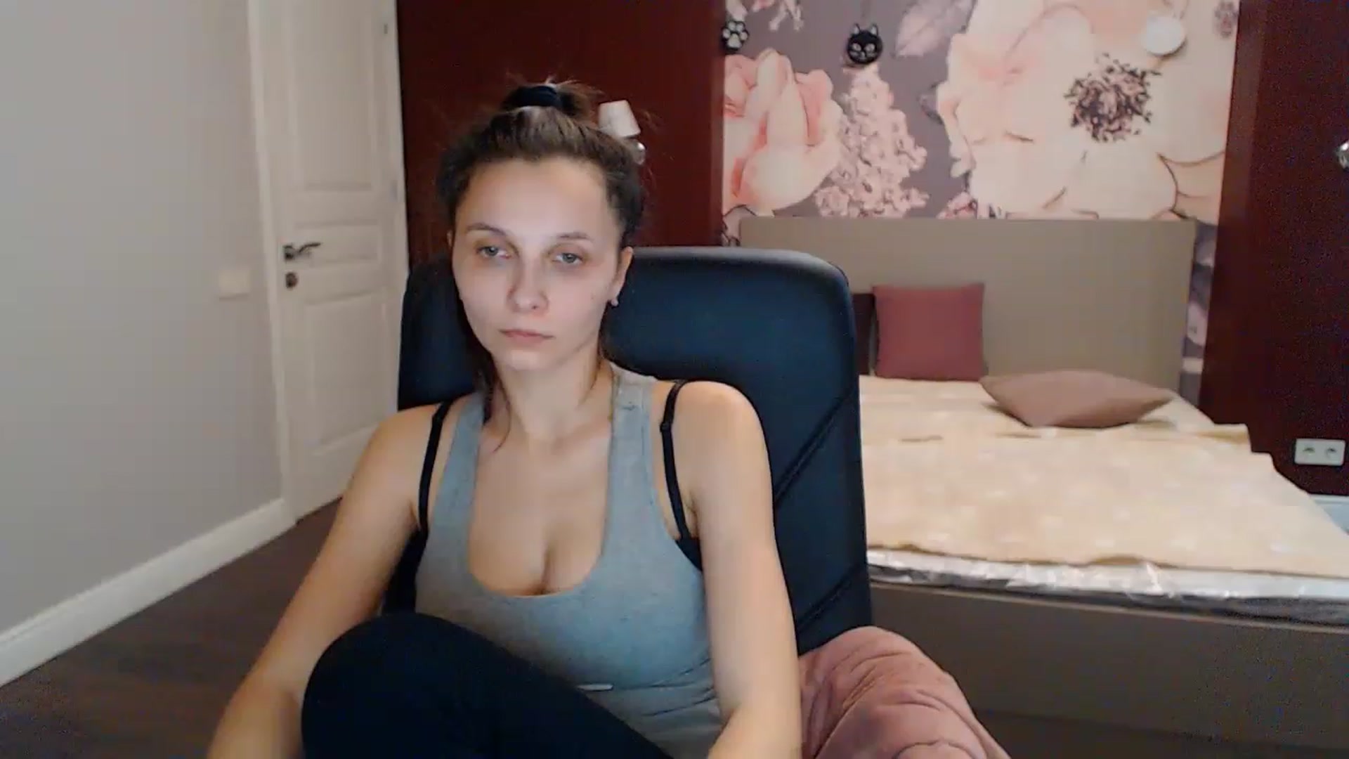 Gallery image thumbnail from Karina_Mils's myfreecams stream on, 01/18/2023, 11:30 image 14 of 20