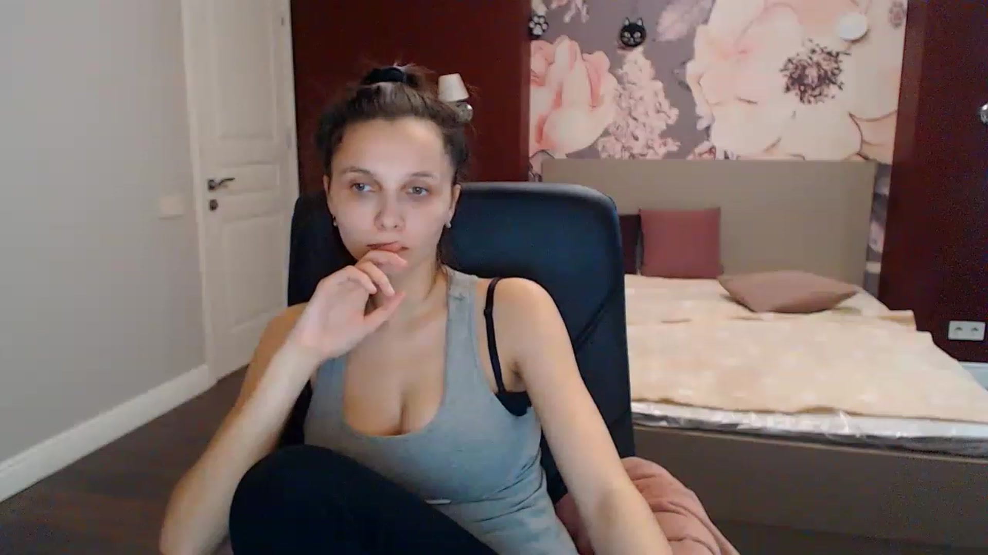 Gallery image thumbnail from Karina_Mils's myfreecams stream on, 01/18/2023, 11:30 image 15 of 20