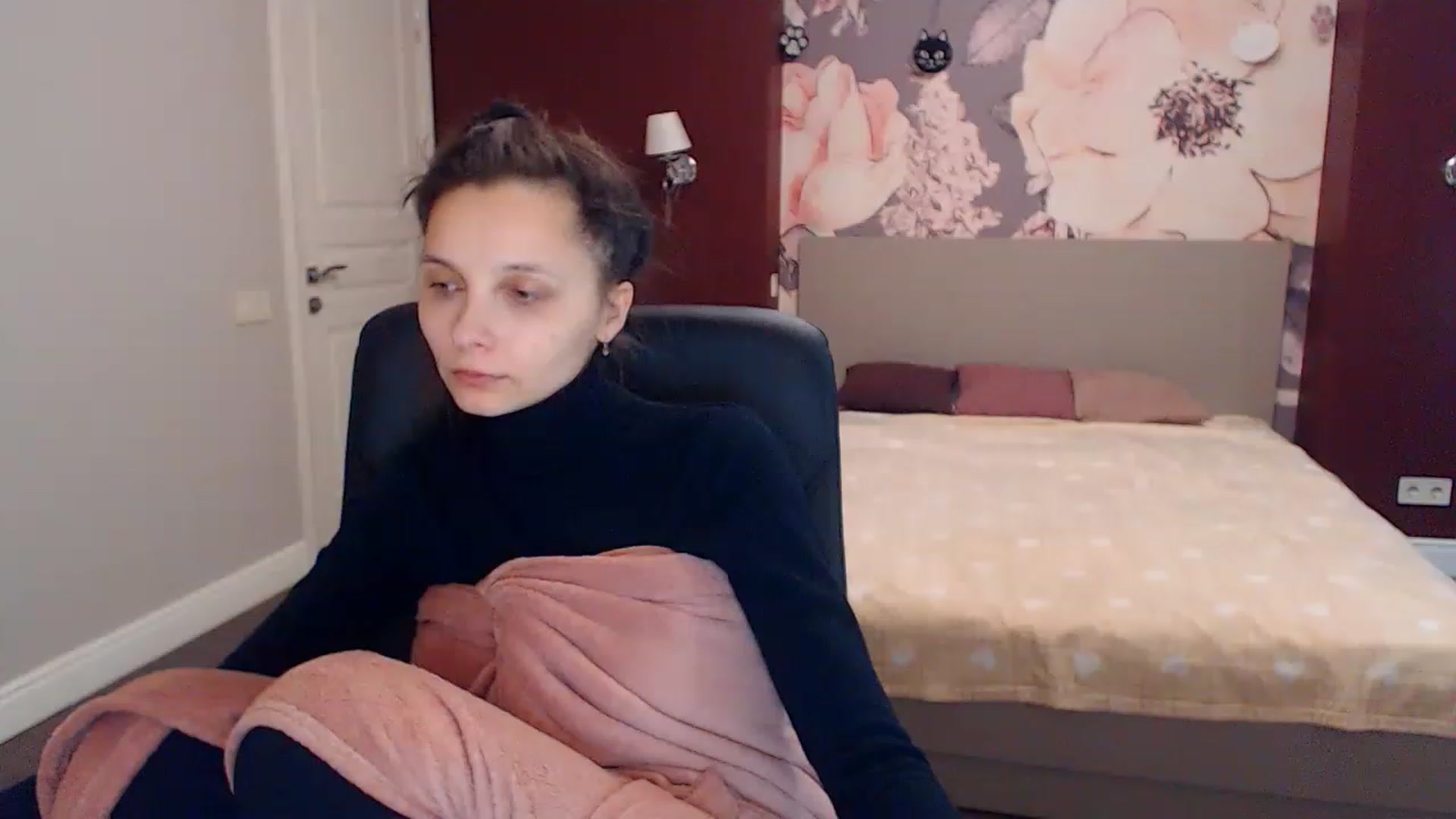 Gallery image thumbnail from Karina_Mils's myfreecams stream on, 01/19/2023, 09:15 image 3 of 20